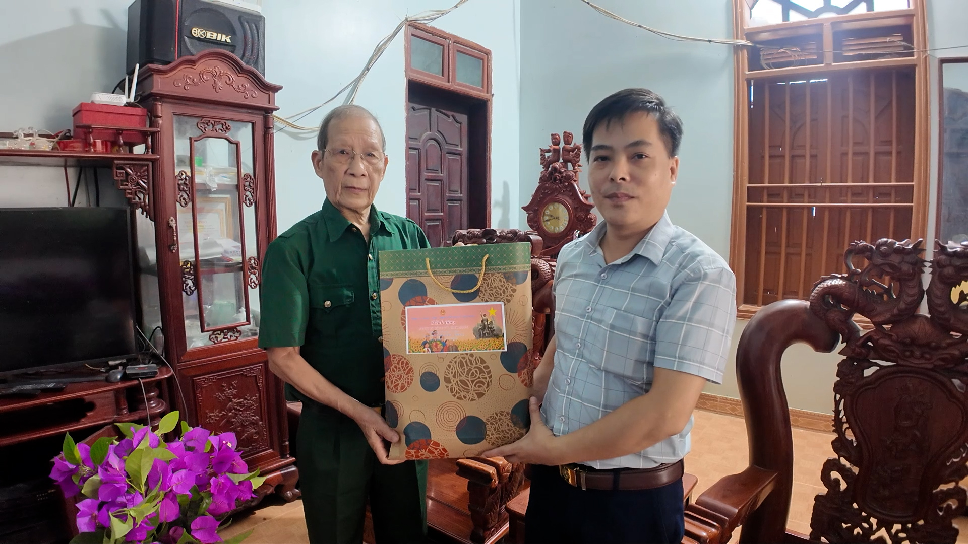 Anh-tin-bai
