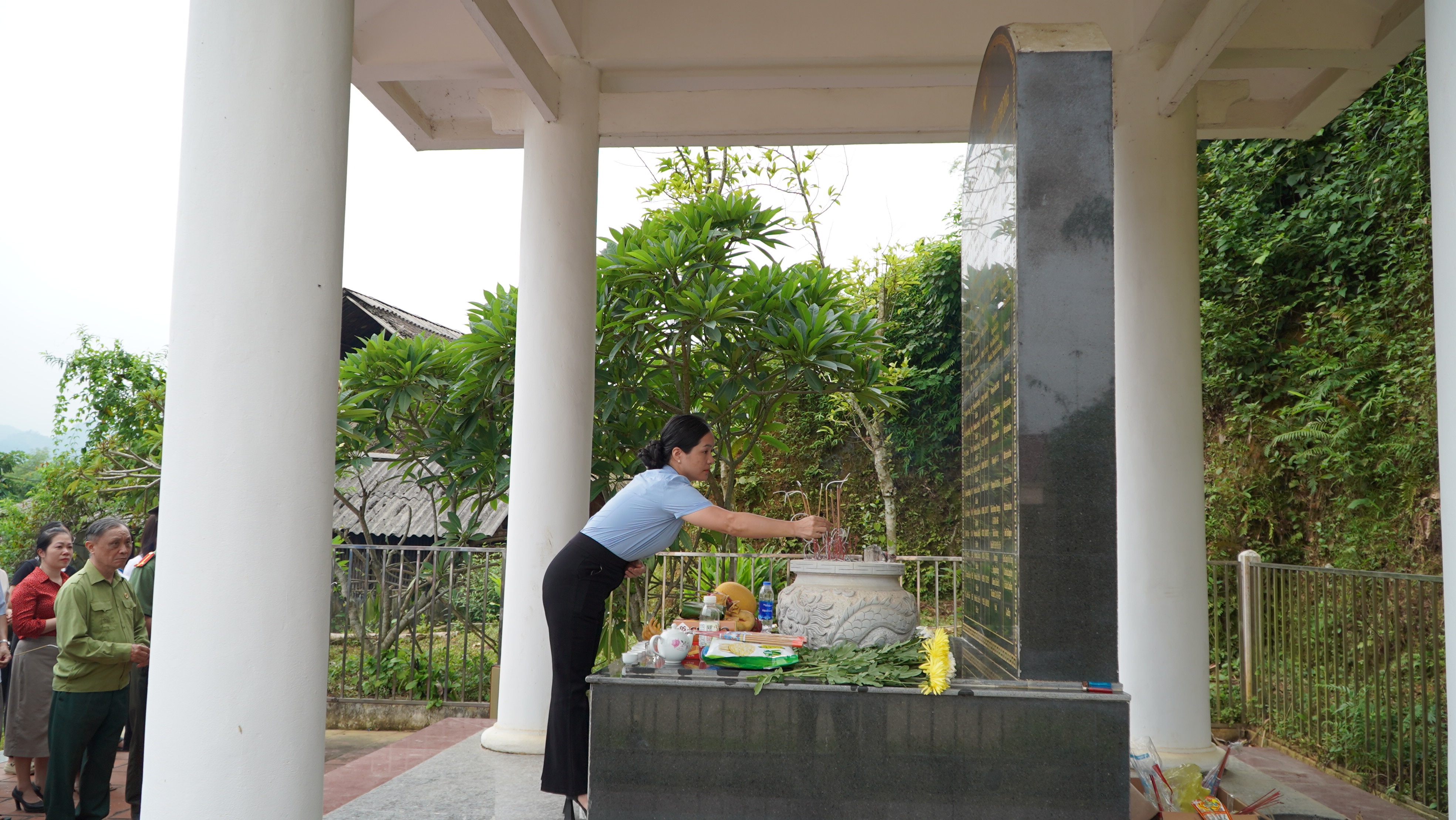 Anh-tin-bai