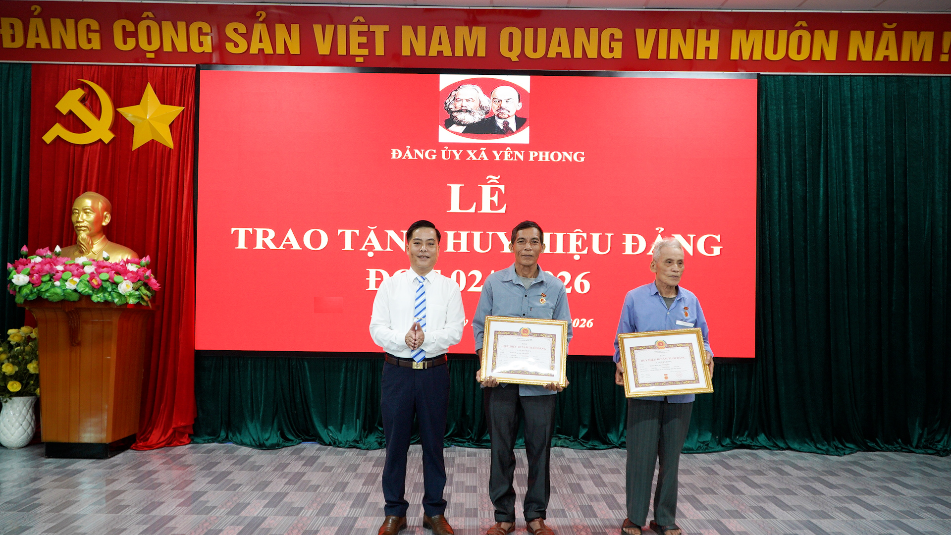 Anh-tin-bai