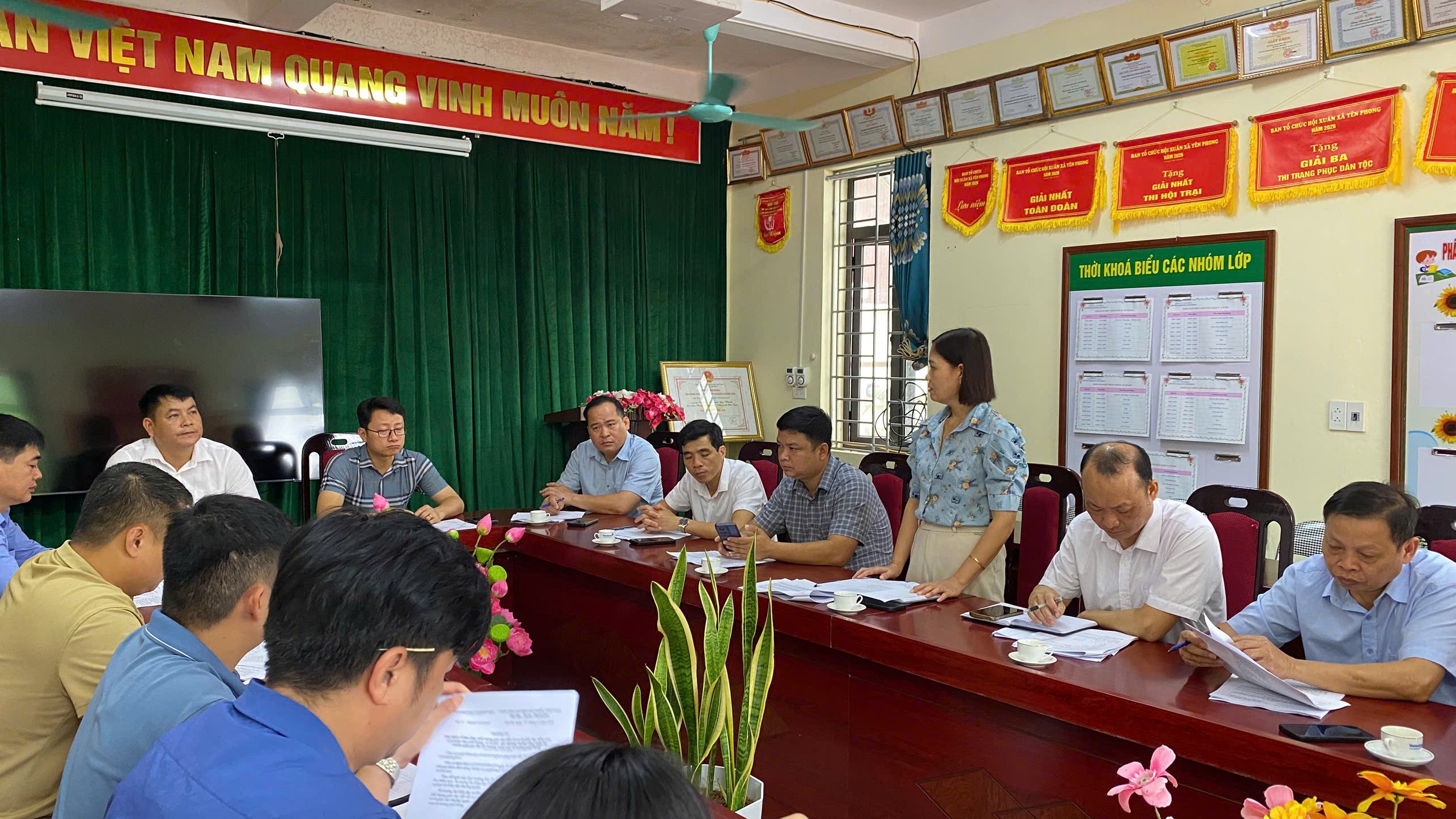 Anh-tin-bai