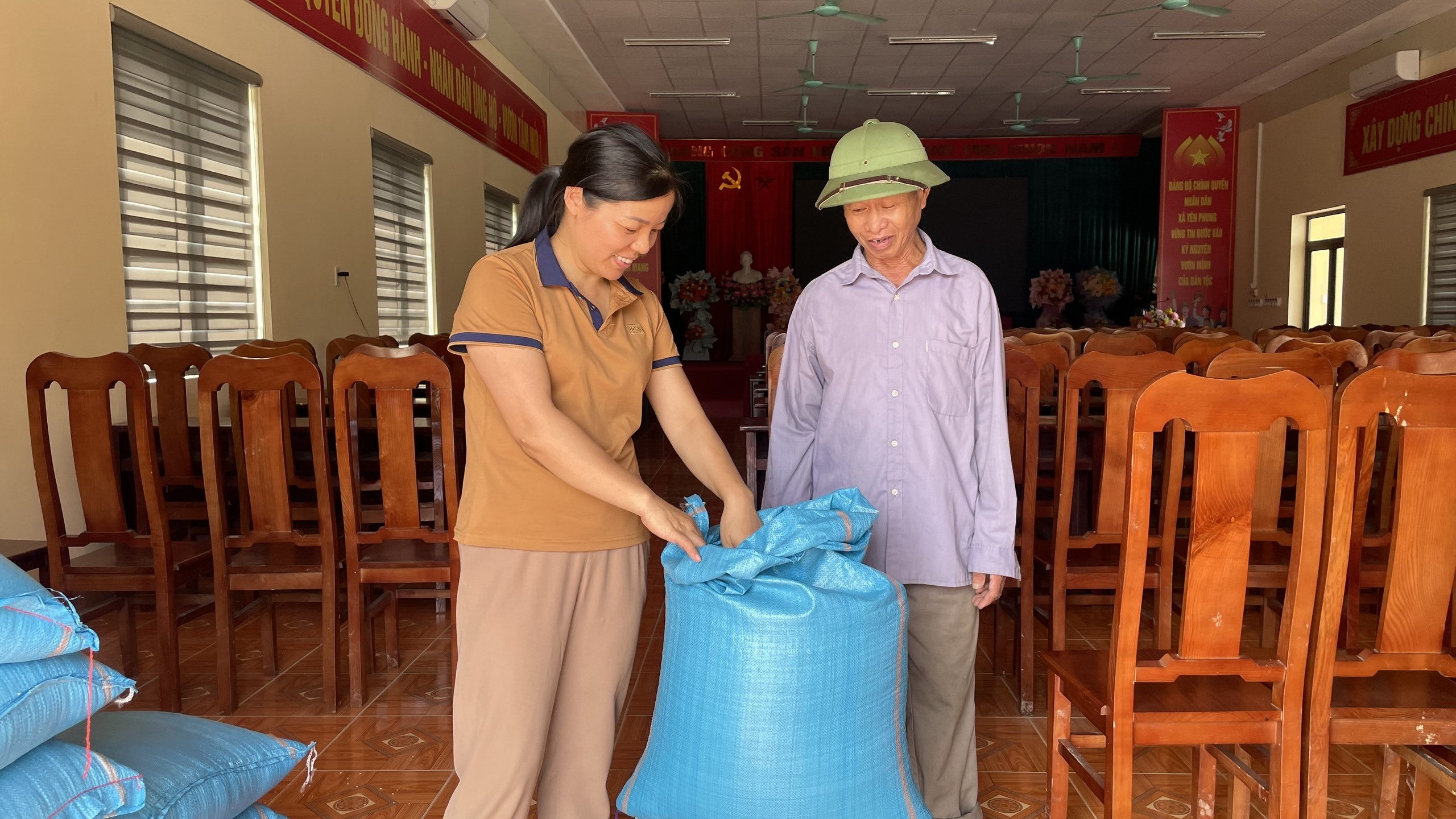 Yên Phong thực hiện cấp gạo hỗ trợ nhân dân dịp giáp hạt năm 2026