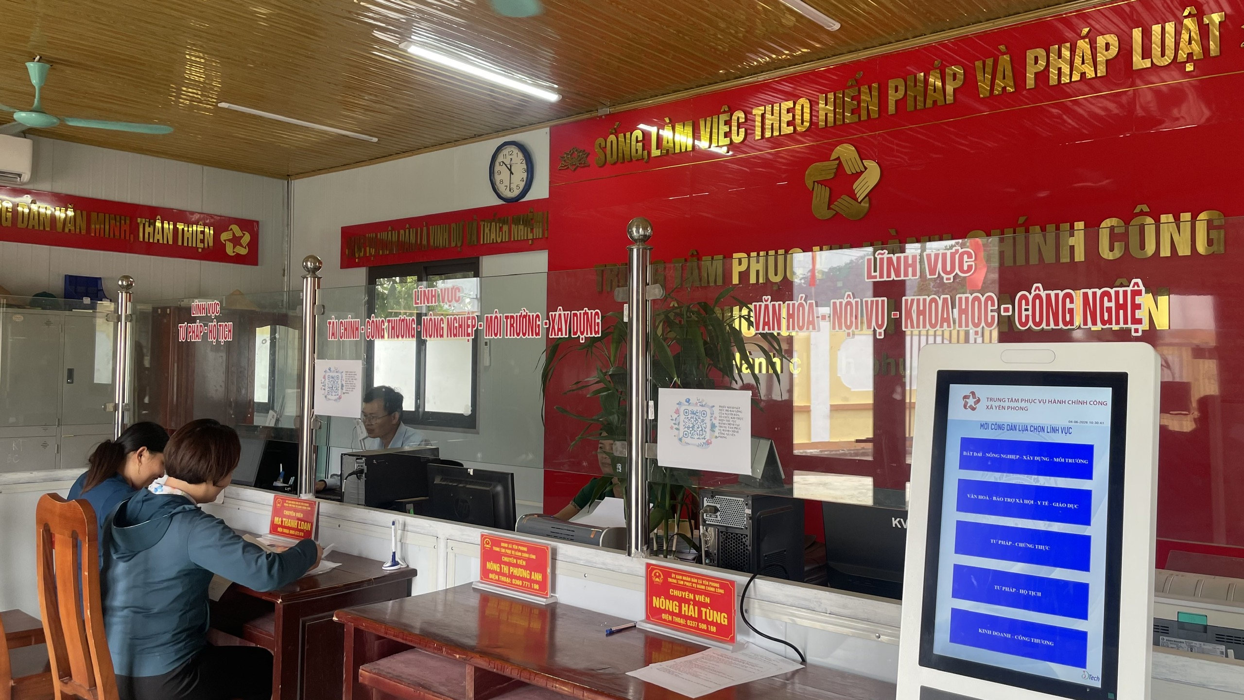 Yên Phong hỗ trợ người dân yếu thế thực hiện thủ tục hành chính