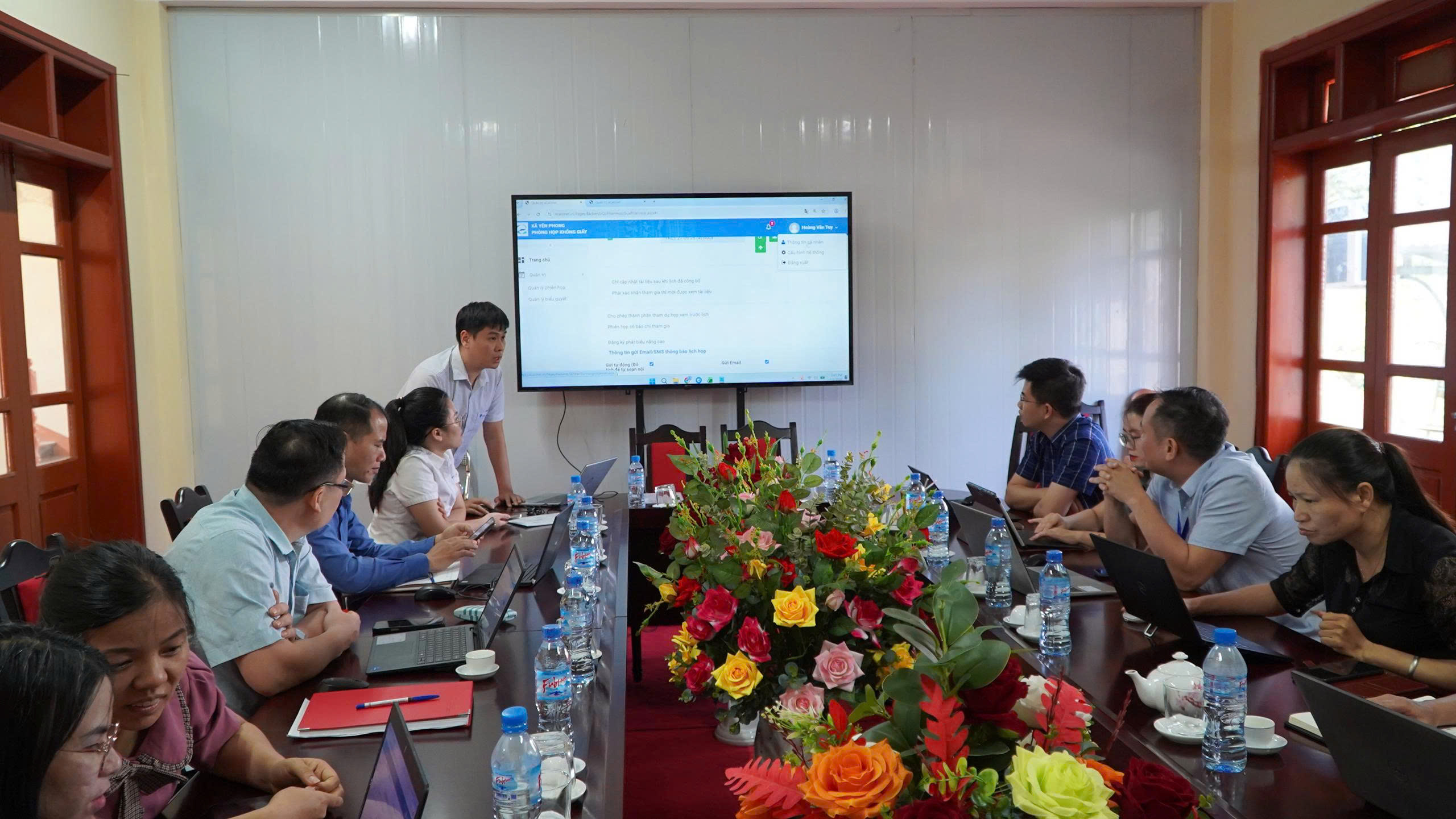Xã Yên Phong tập huấn sử dụng Phòng họp không giấy tờ