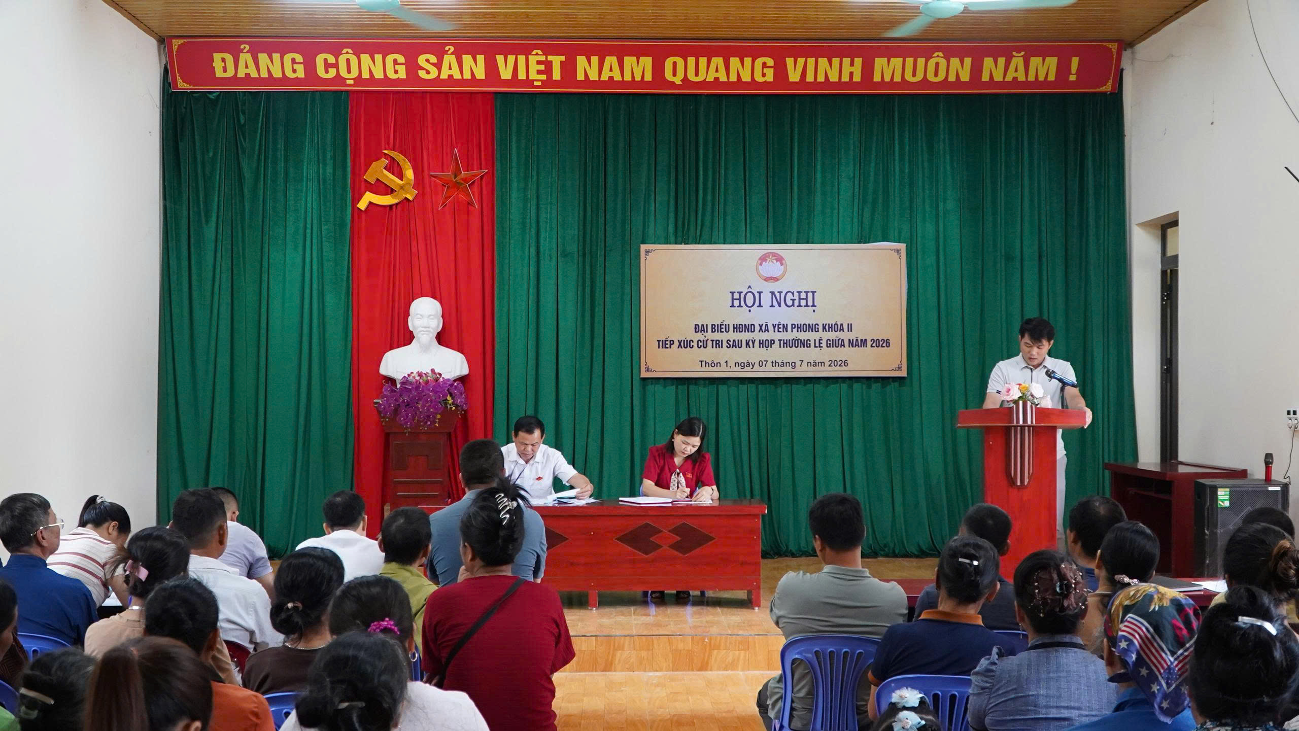 Đại biểu HĐND xã Yên Phong tiếp xúc cử tri sau Kỳ họp thứ hai tại thôn 1 và thôn 2