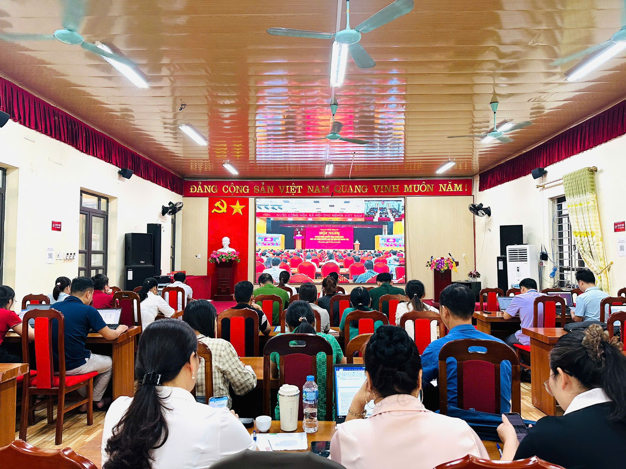 Xã Nghĩa Tá tham dự Hội nghị trực tuyến quán triệt, triển khai các Nghị quyết, Chỉ thị của Bộ Chính trị