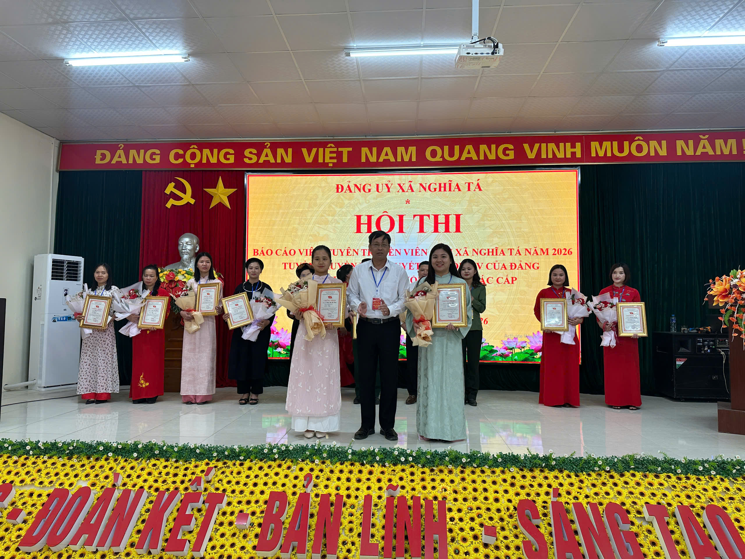 Anh-tin-bai