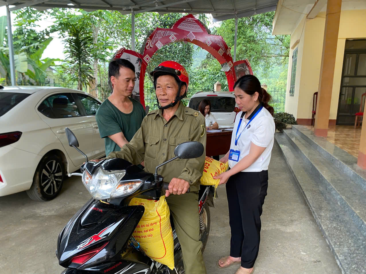 Anh-tin-bai