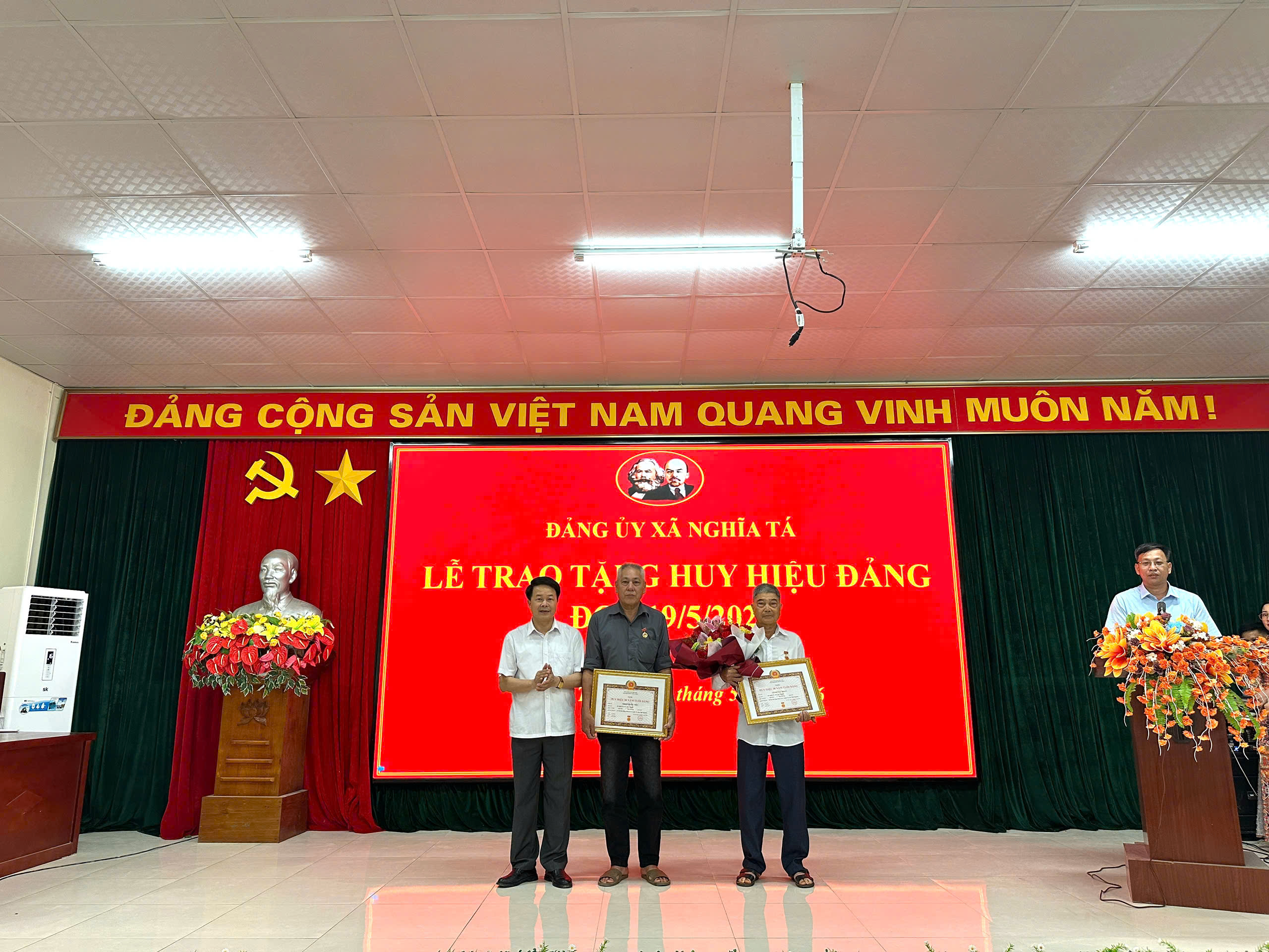 Anh-tin-bai