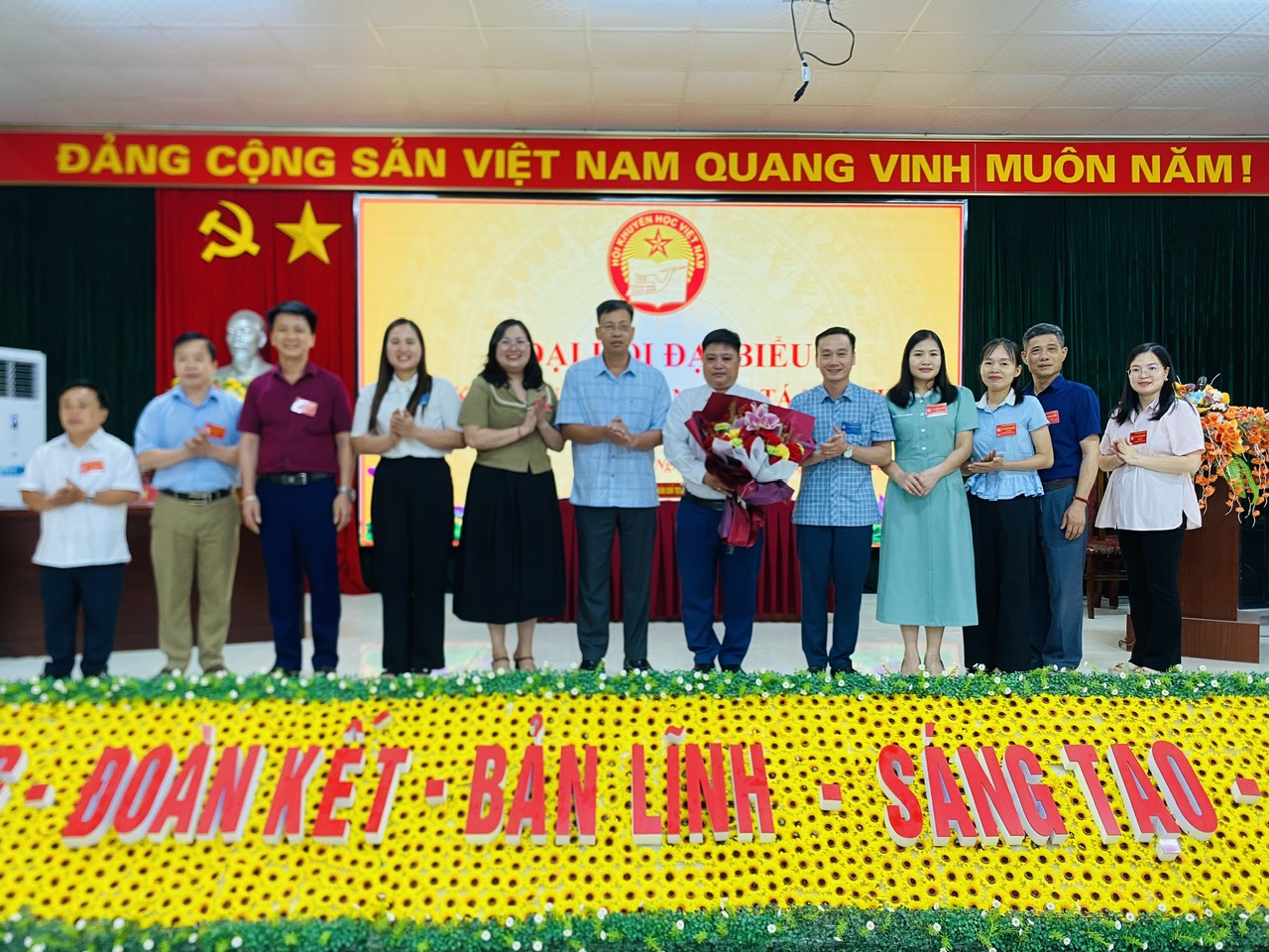 Anh-tin-bai