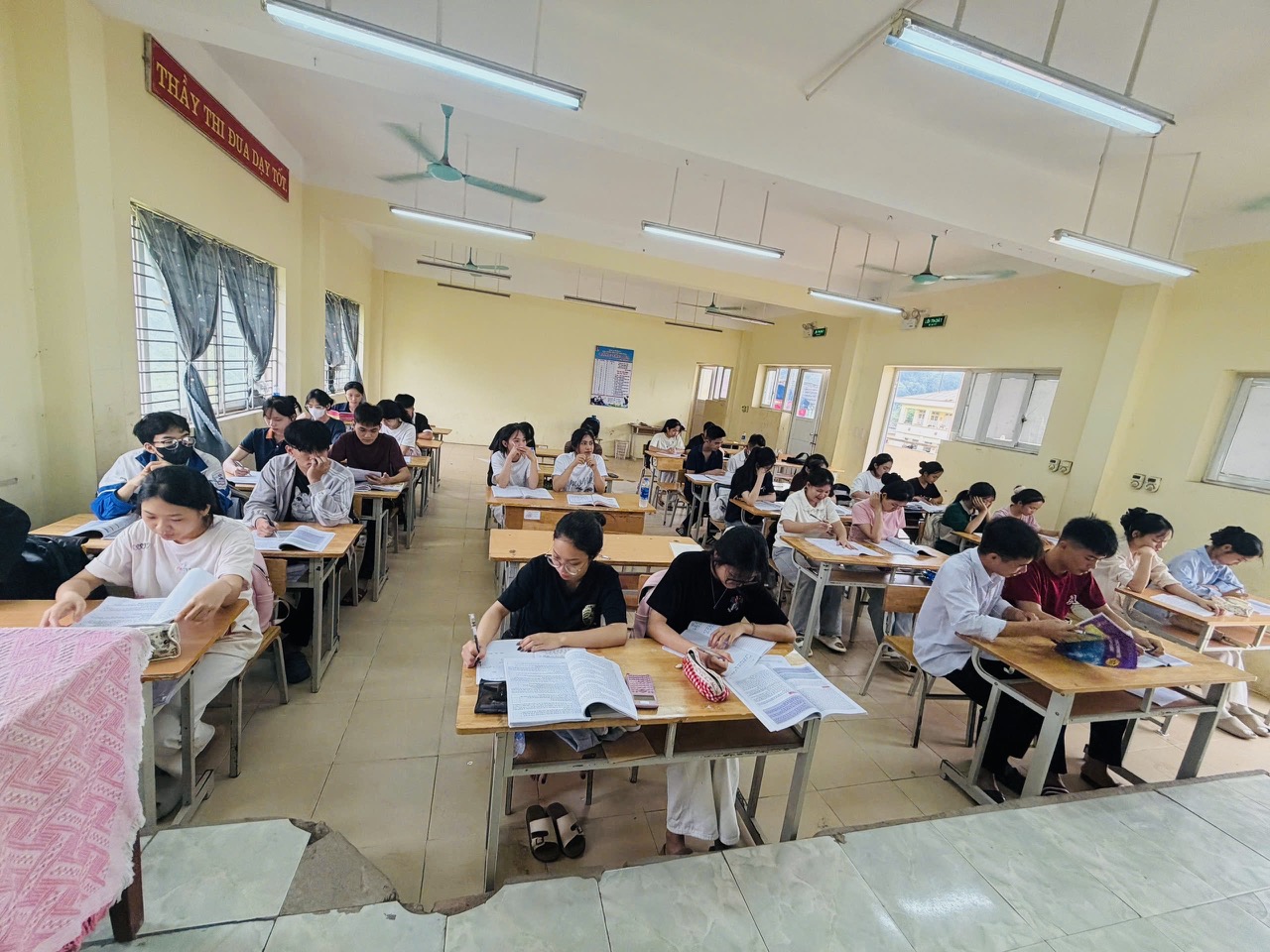 Anh-tin-bai