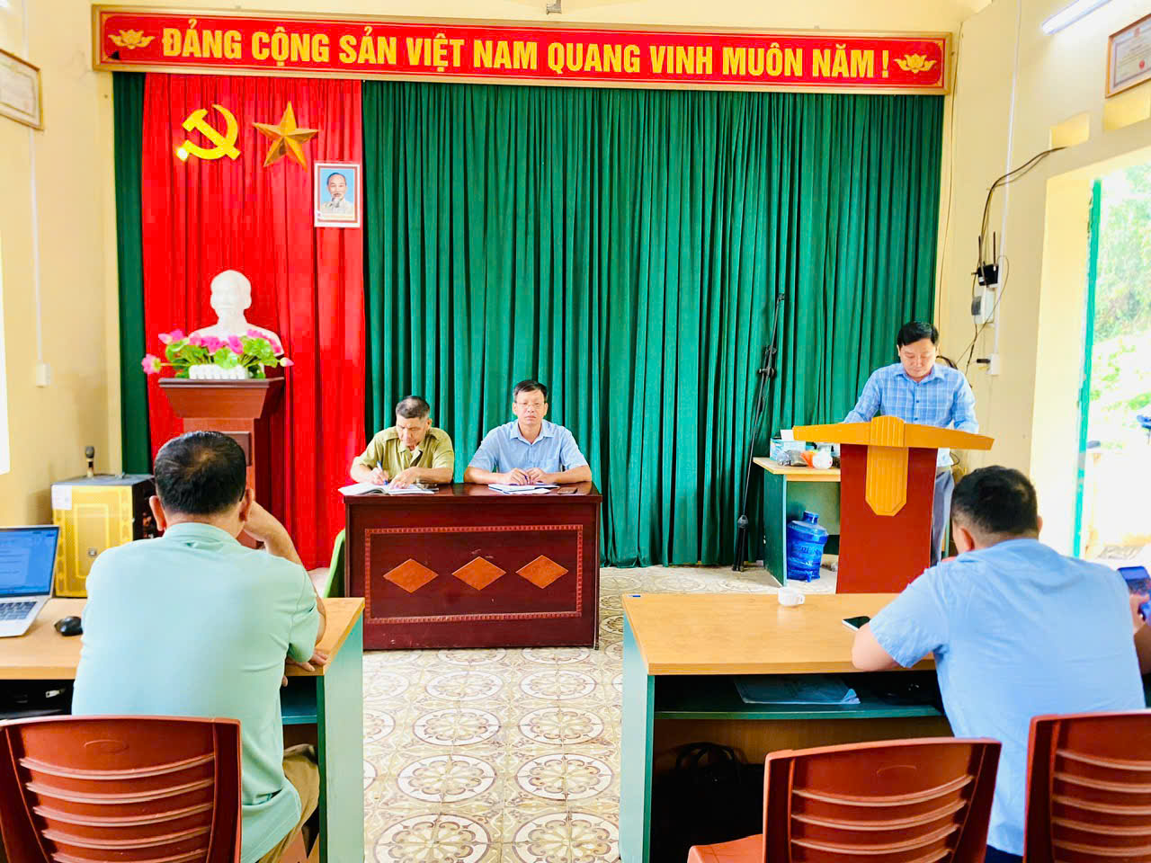 Anh-tin-bai