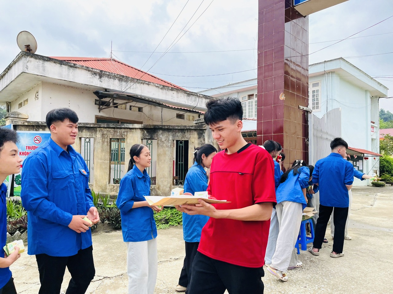 Anh-tin-bai