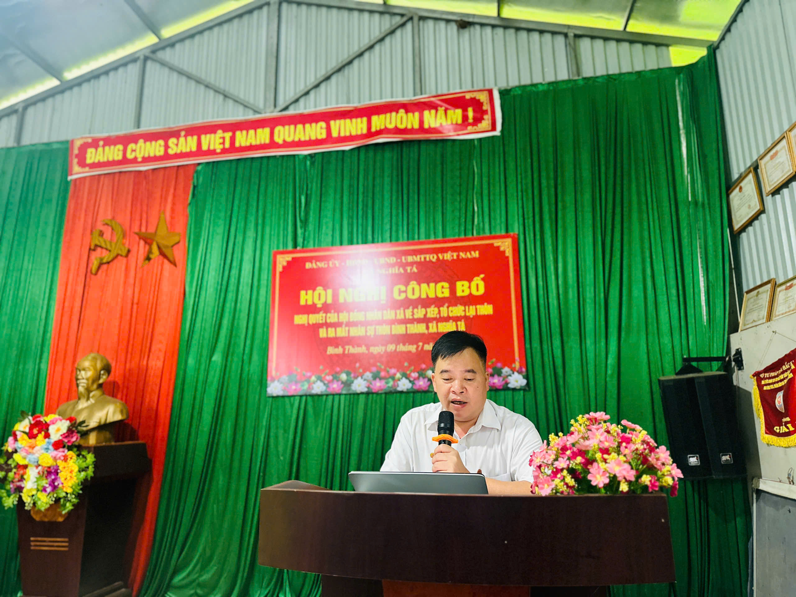 Anh-tin-bai