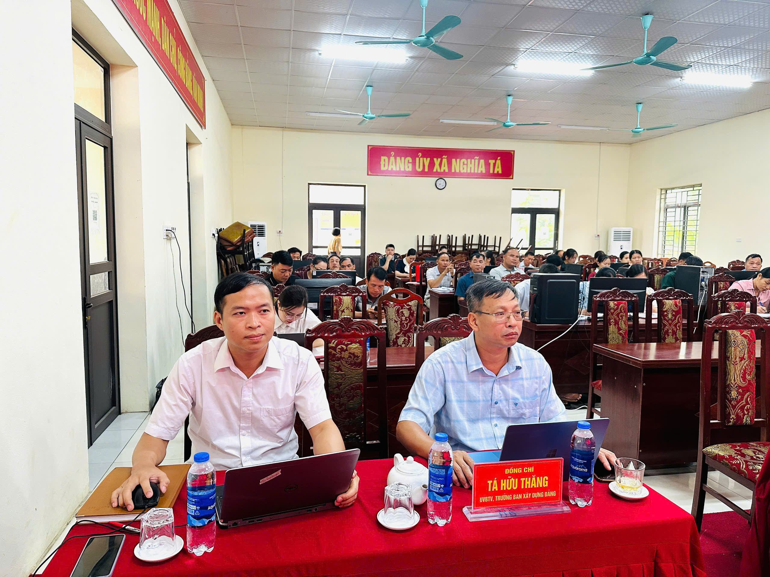 Anh-tin-bai