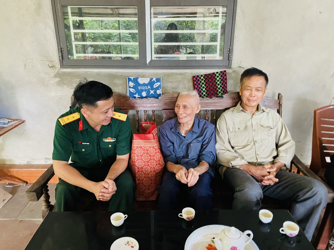 Anh-tin-bai
