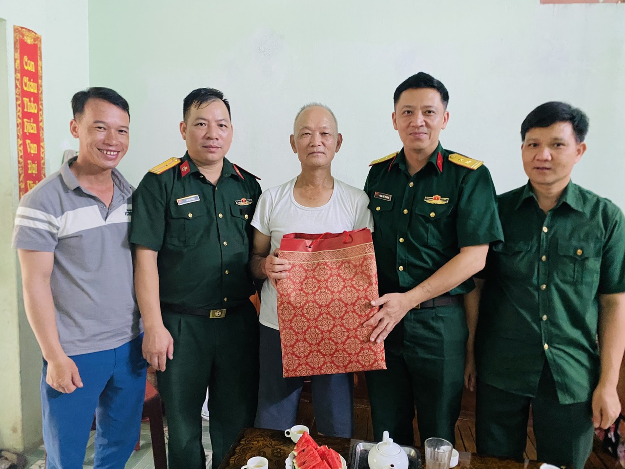 Anh-tin-bai