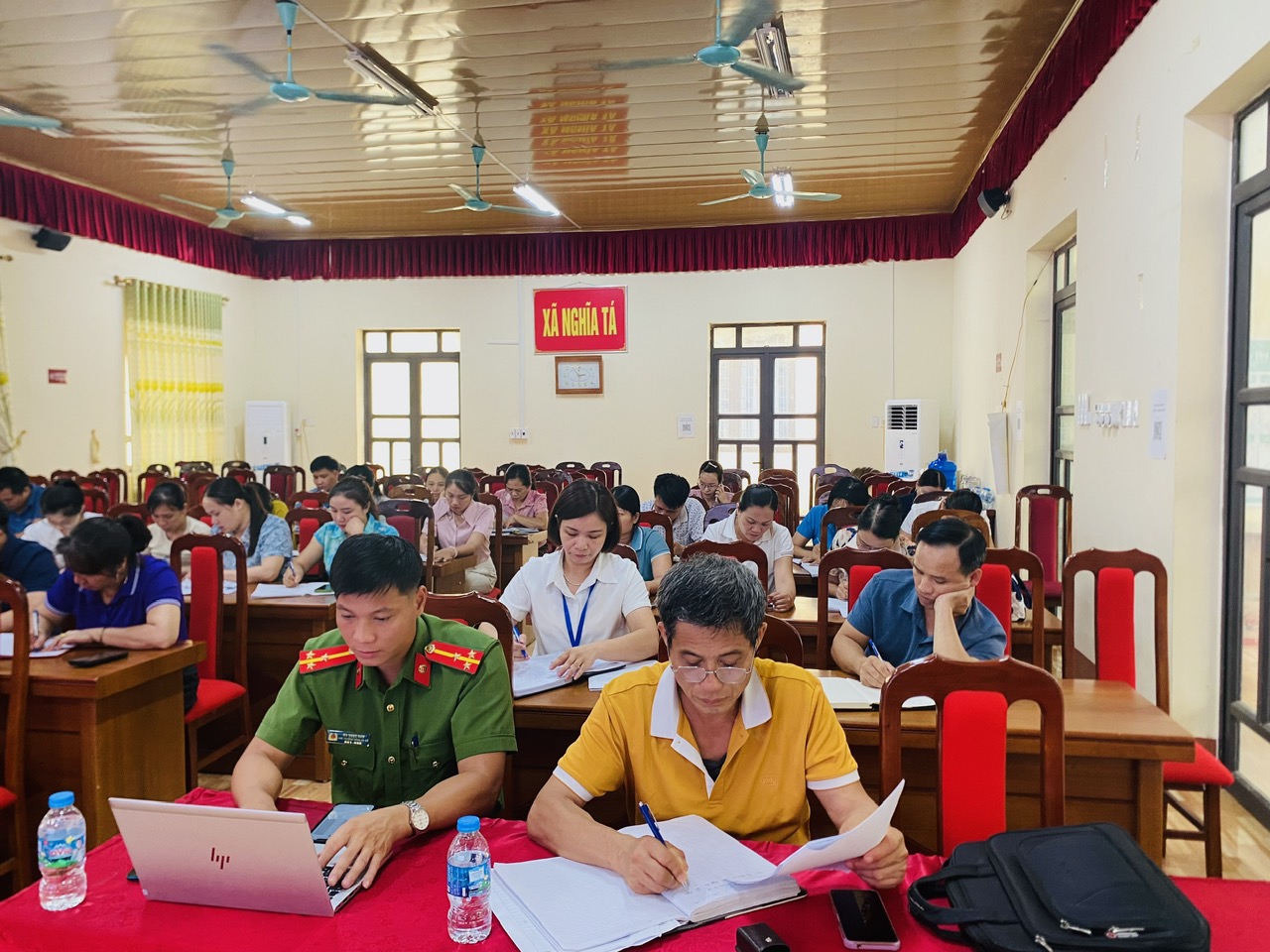 Anh-tin-bai