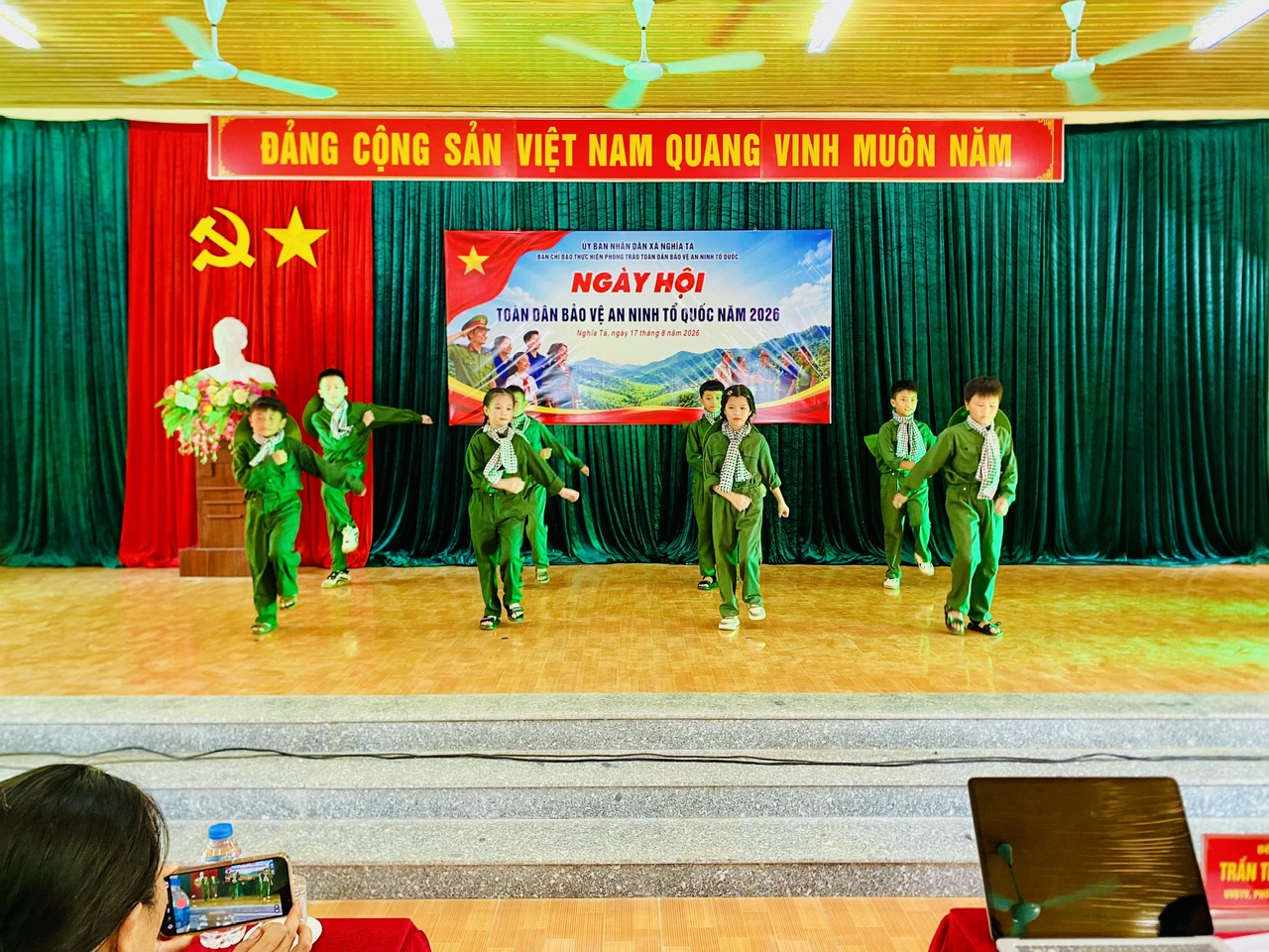 Anh-tin-bai