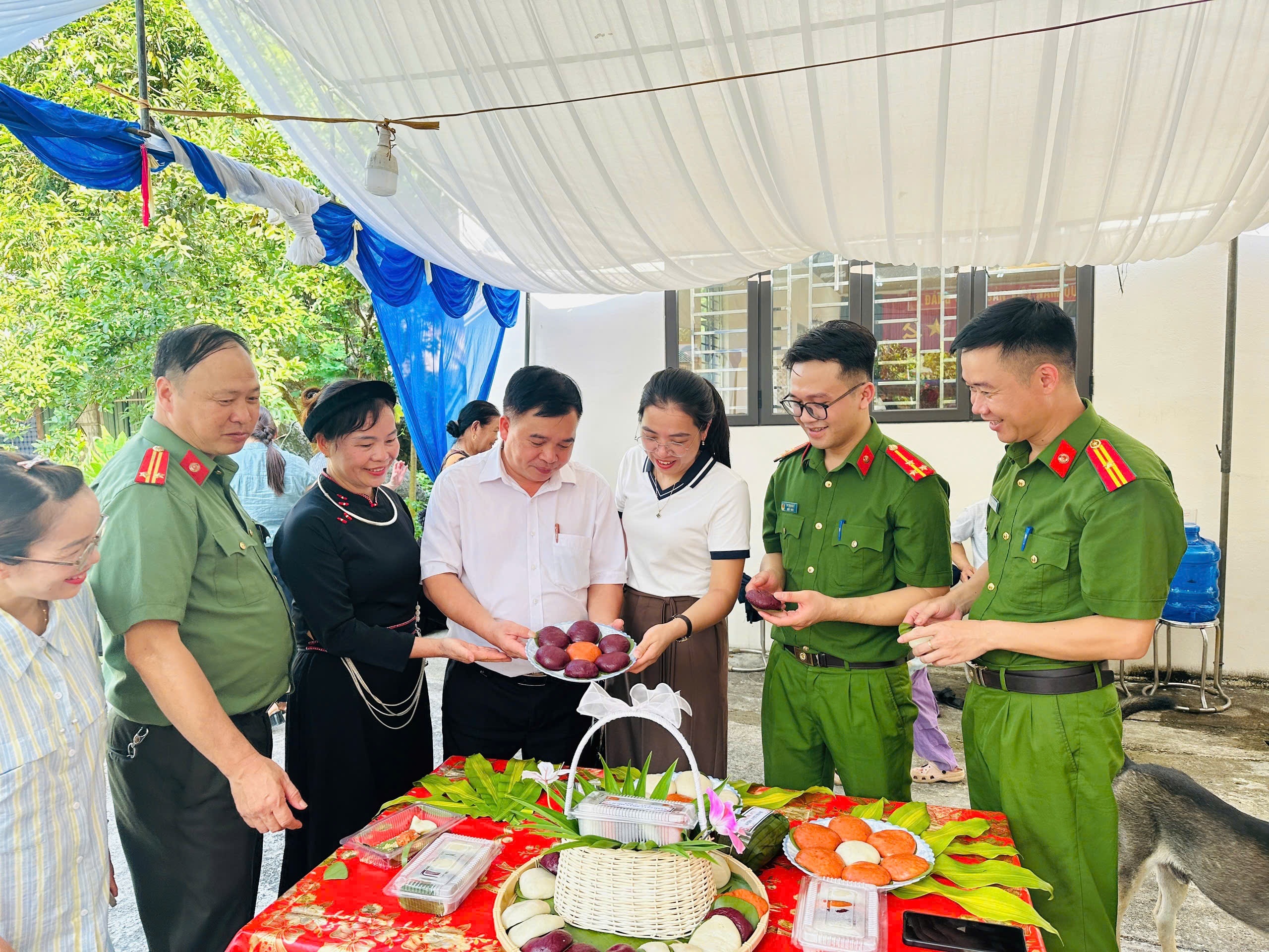 Anh-tin-bai