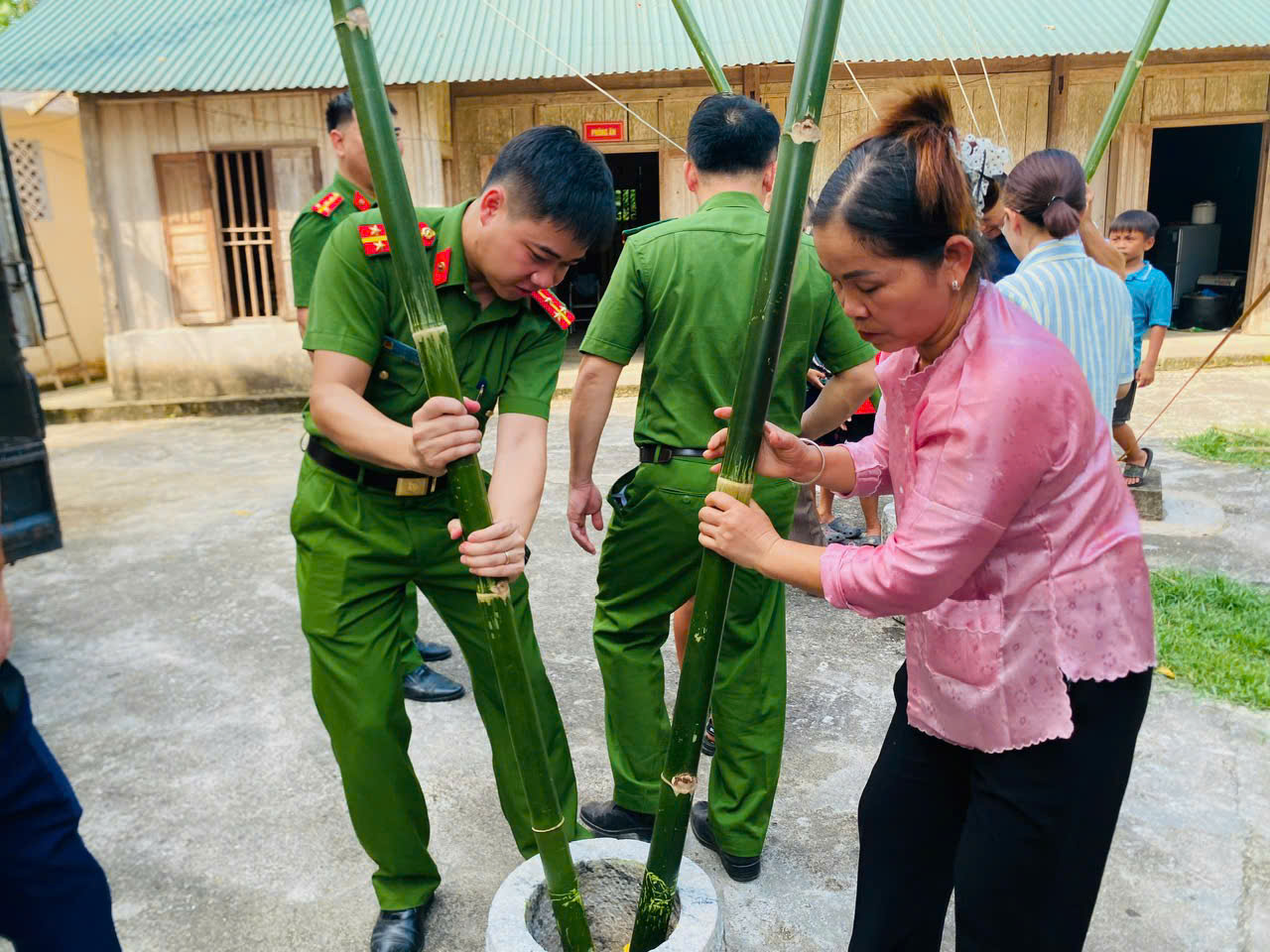 Anh-tin-bai