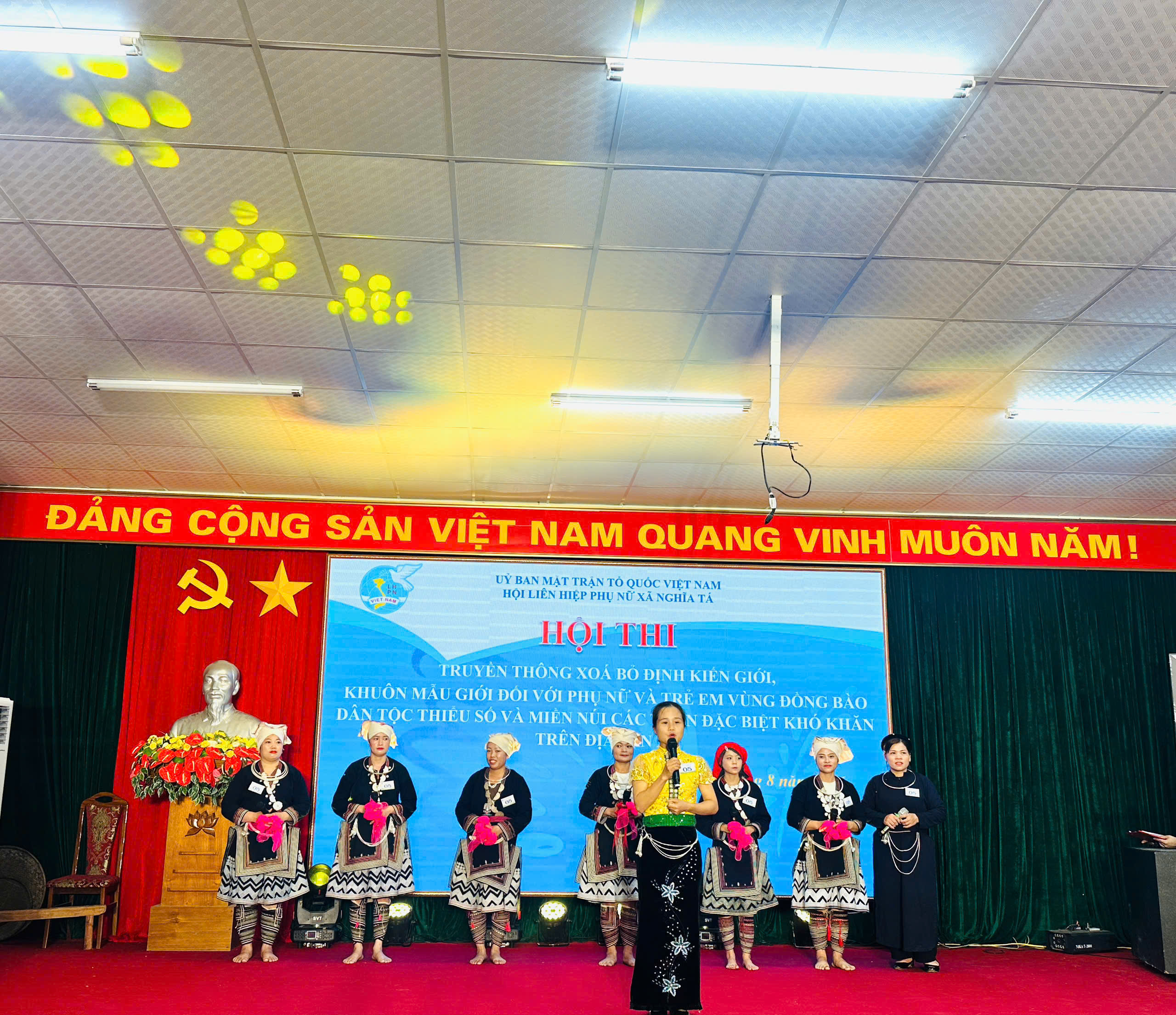 Anh-tin-bai