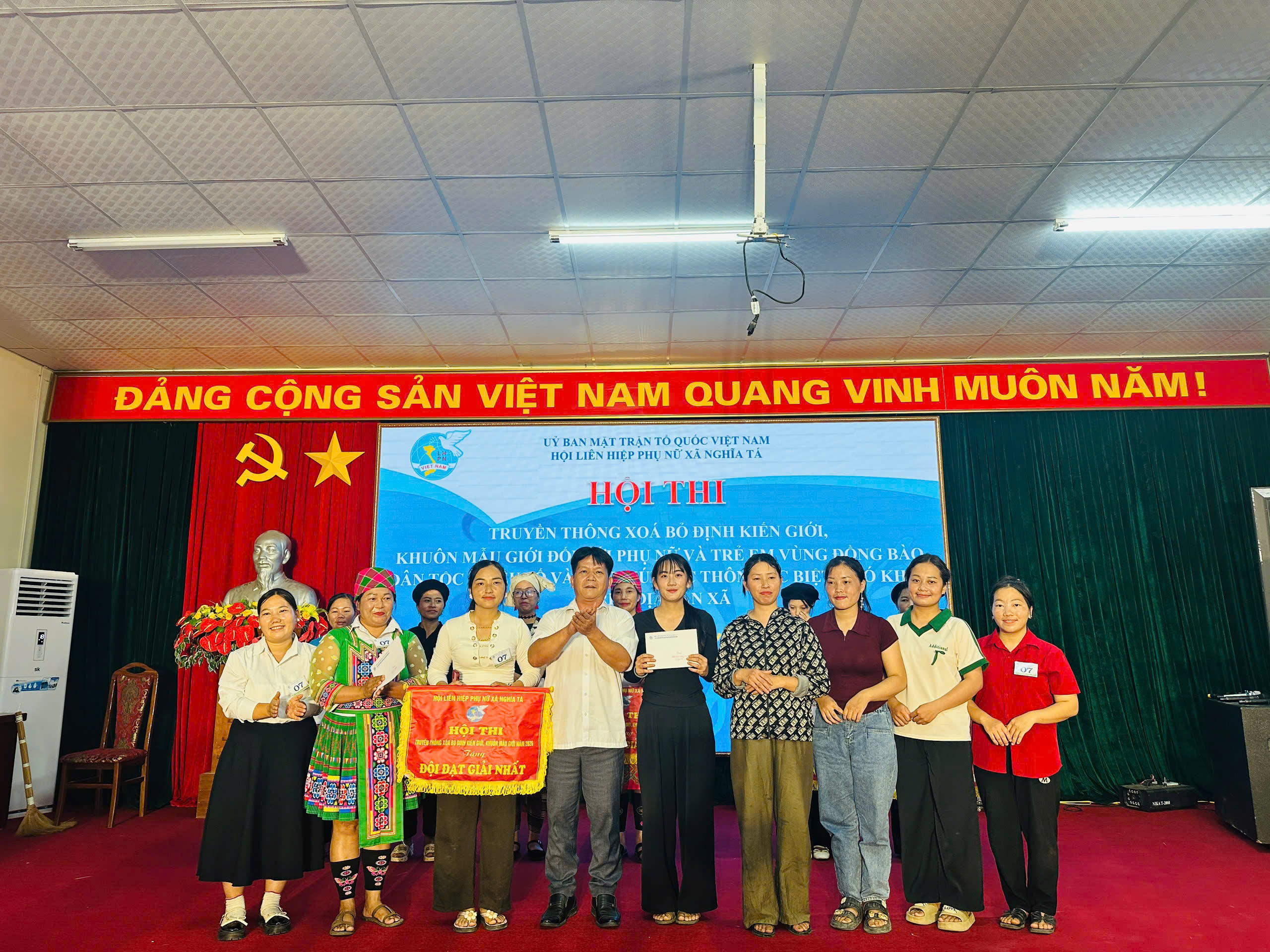 Anh-tin-bai