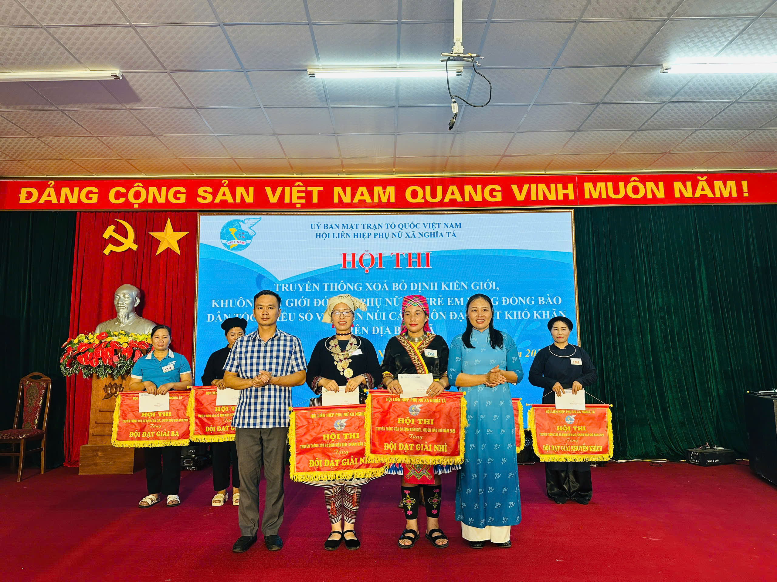 Anh-tin-bai