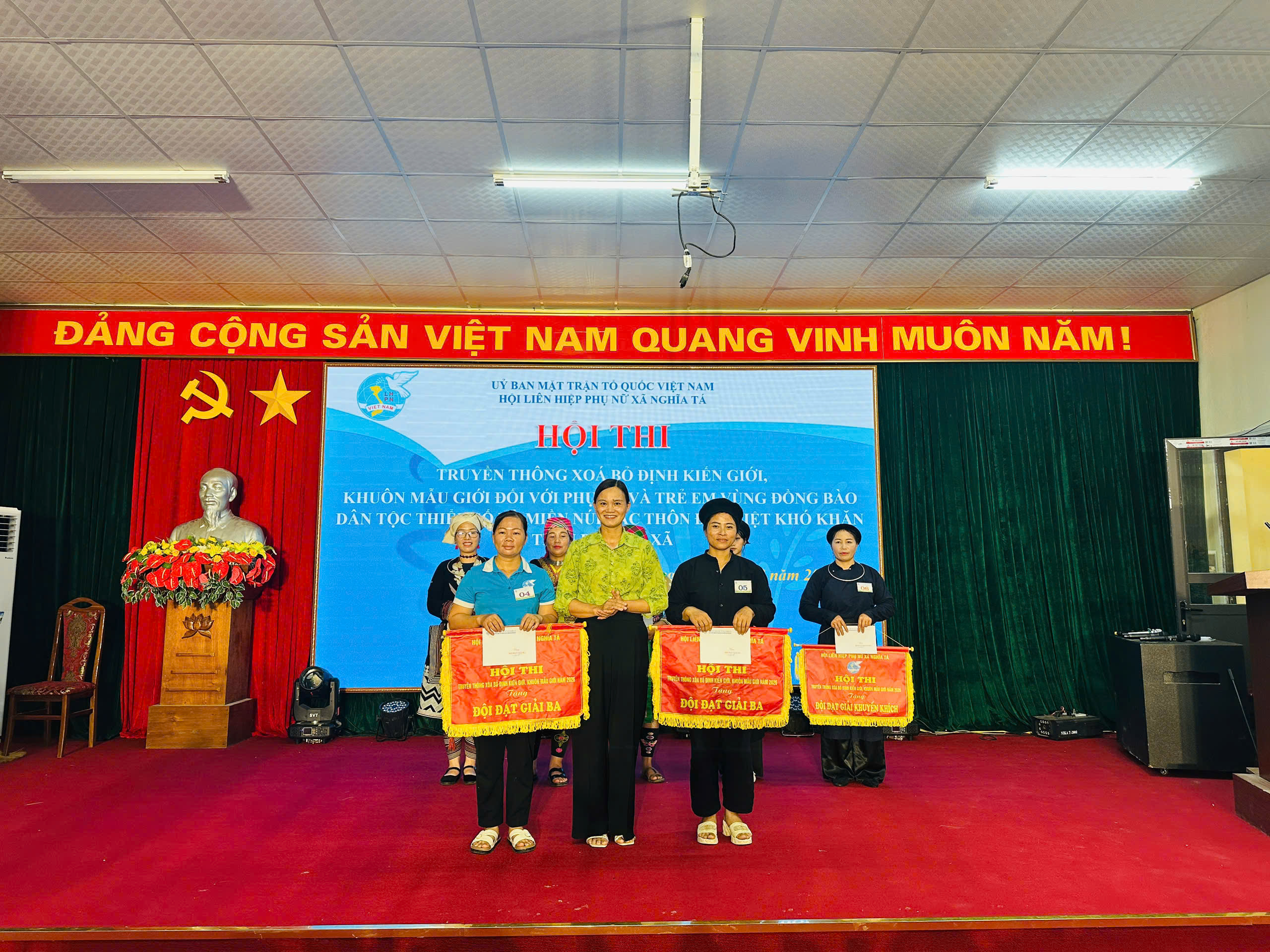 Anh-tin-bai