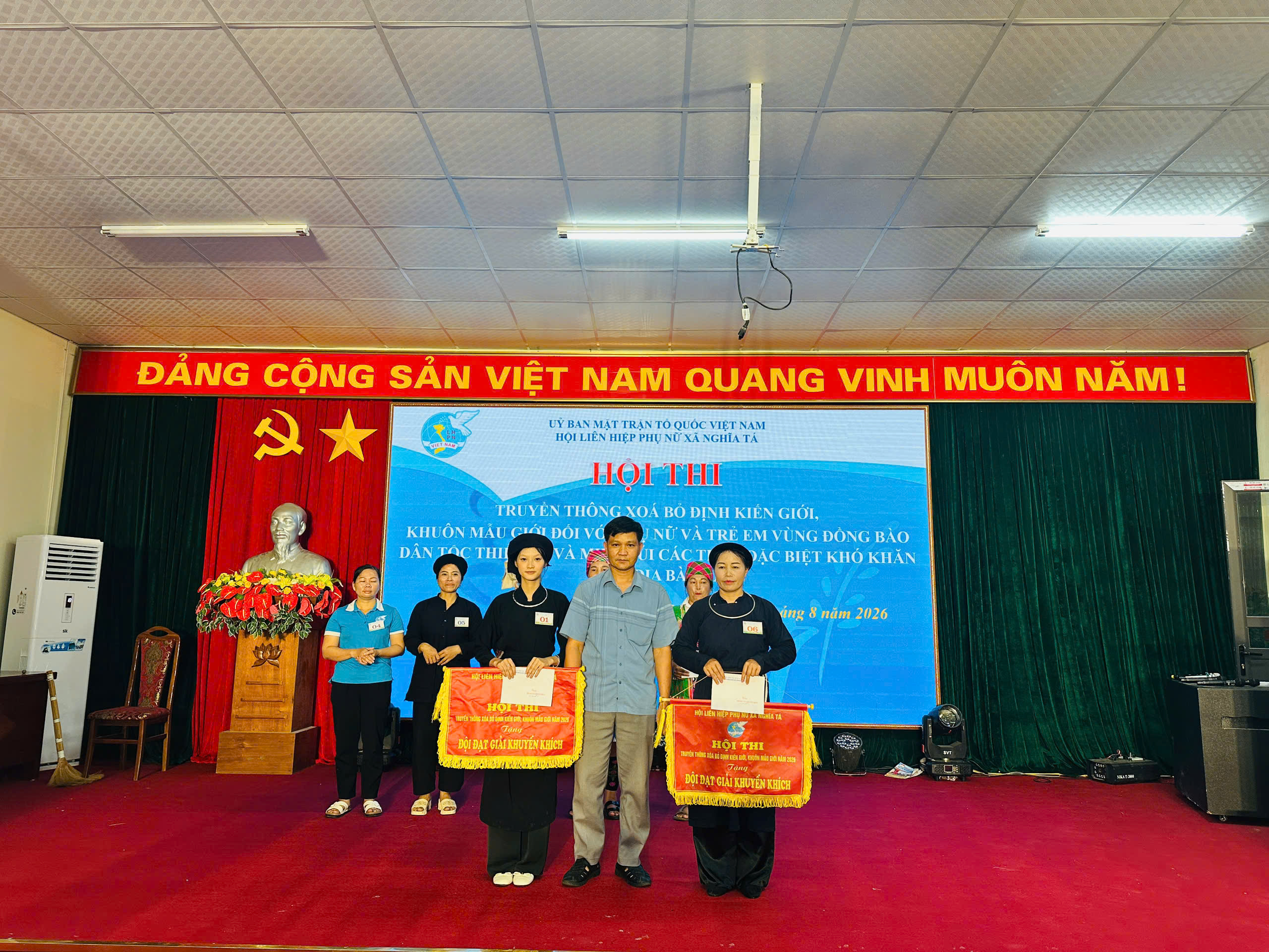 Anh-tin-bai