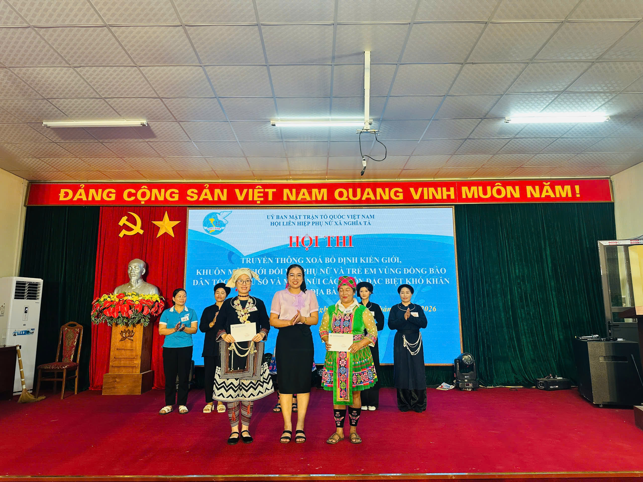 Anh-tin-bai
