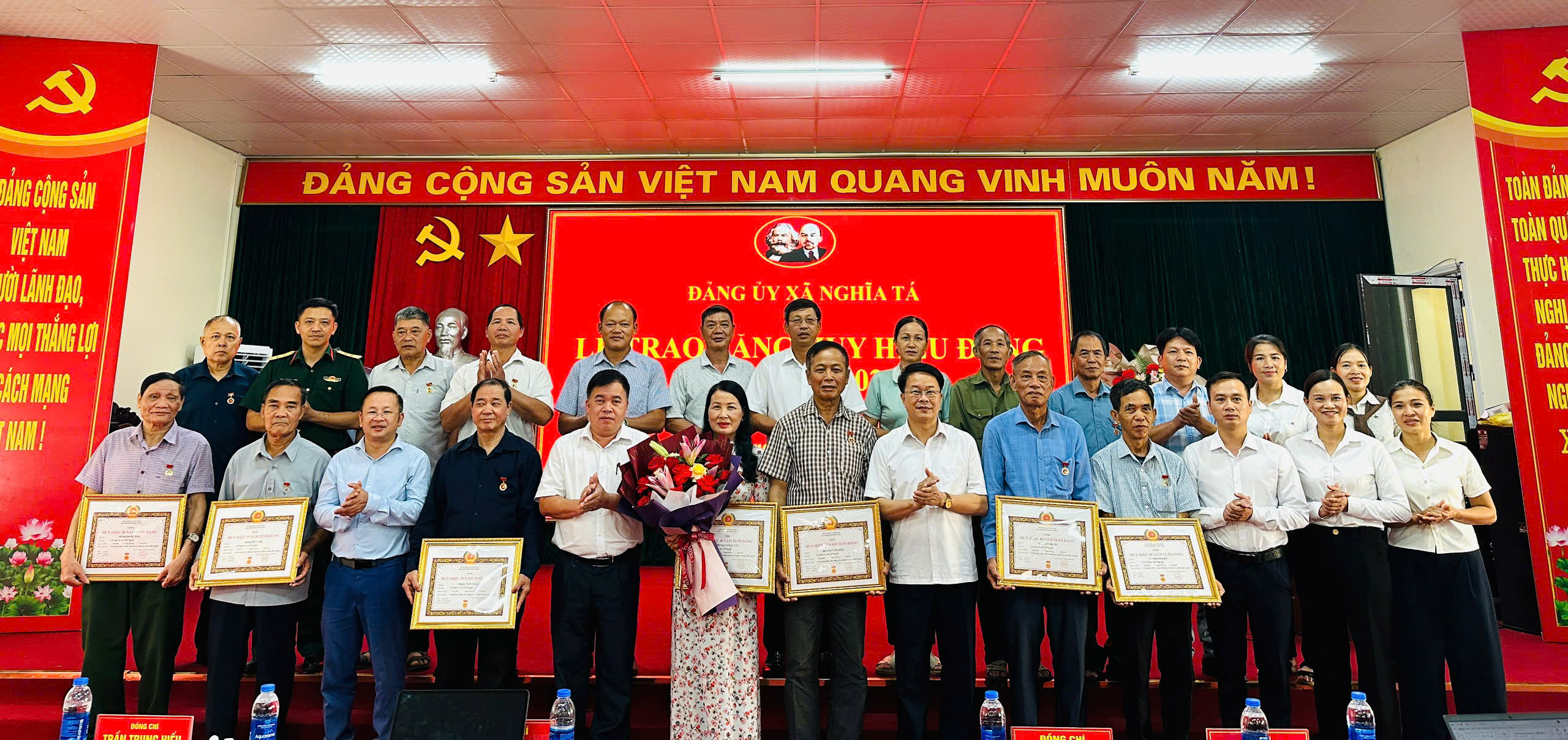 Anh-tin-bai
