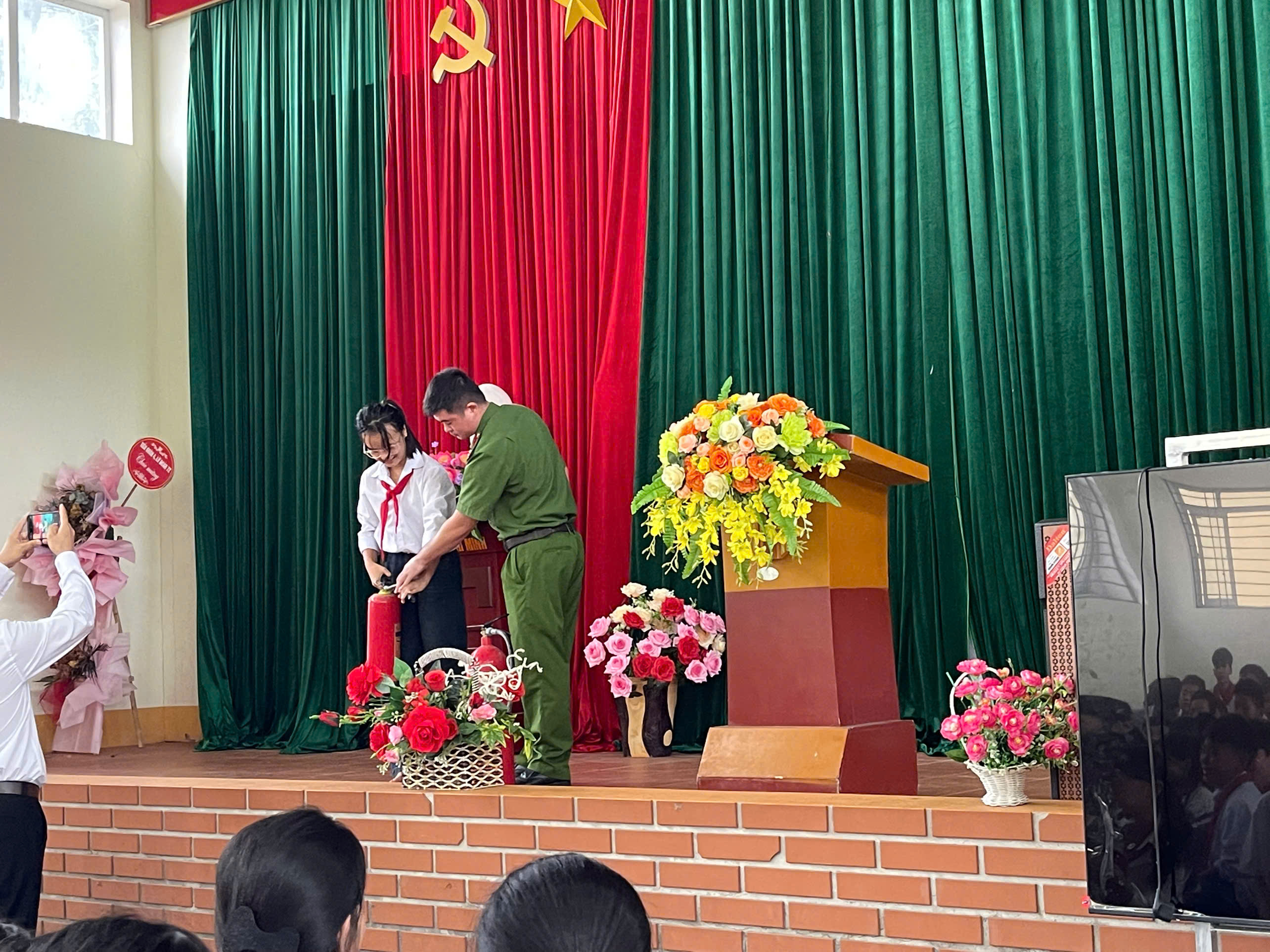 Anh-tin-bai