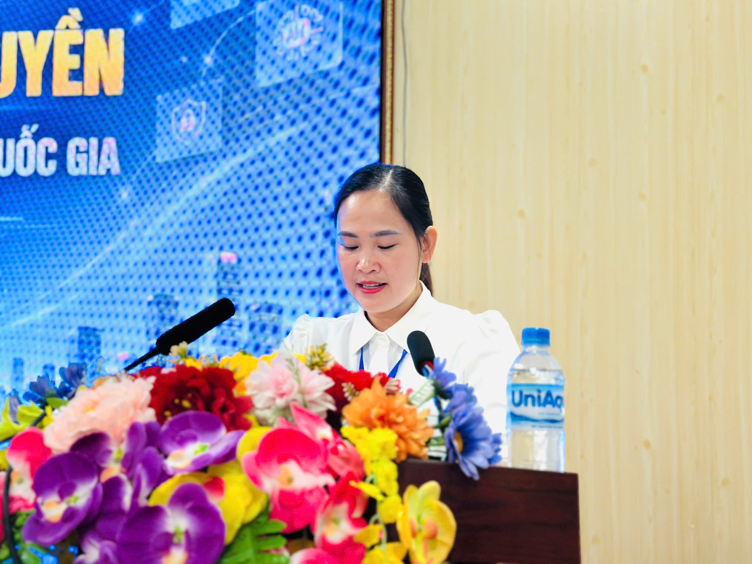 Anh-tin-bai