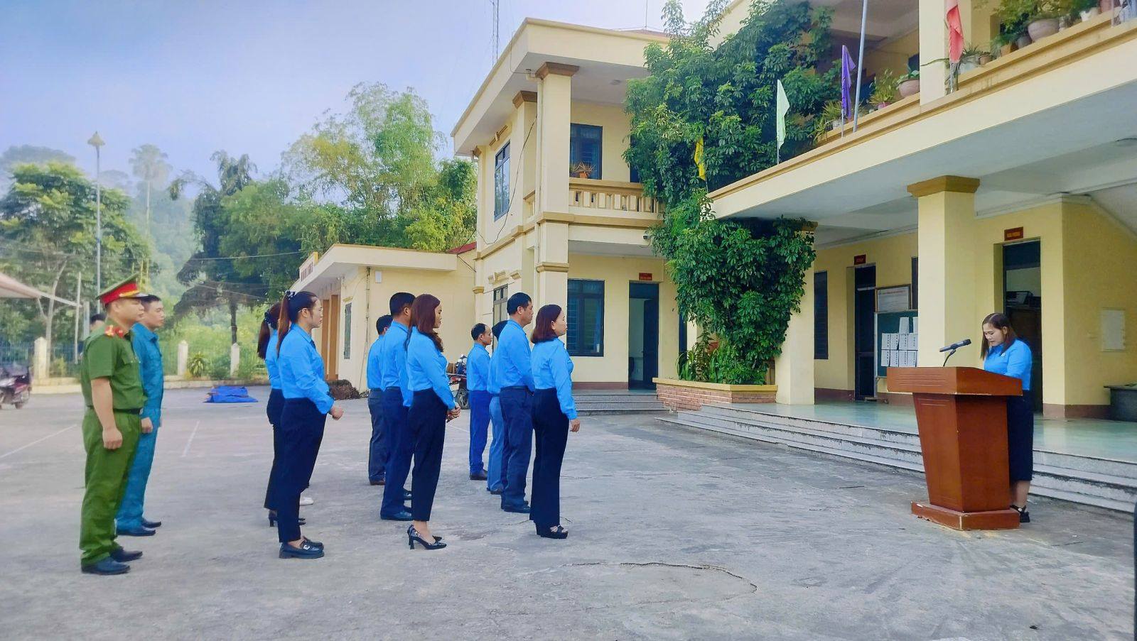 Chào cờ đầu tuần Tháng 11
