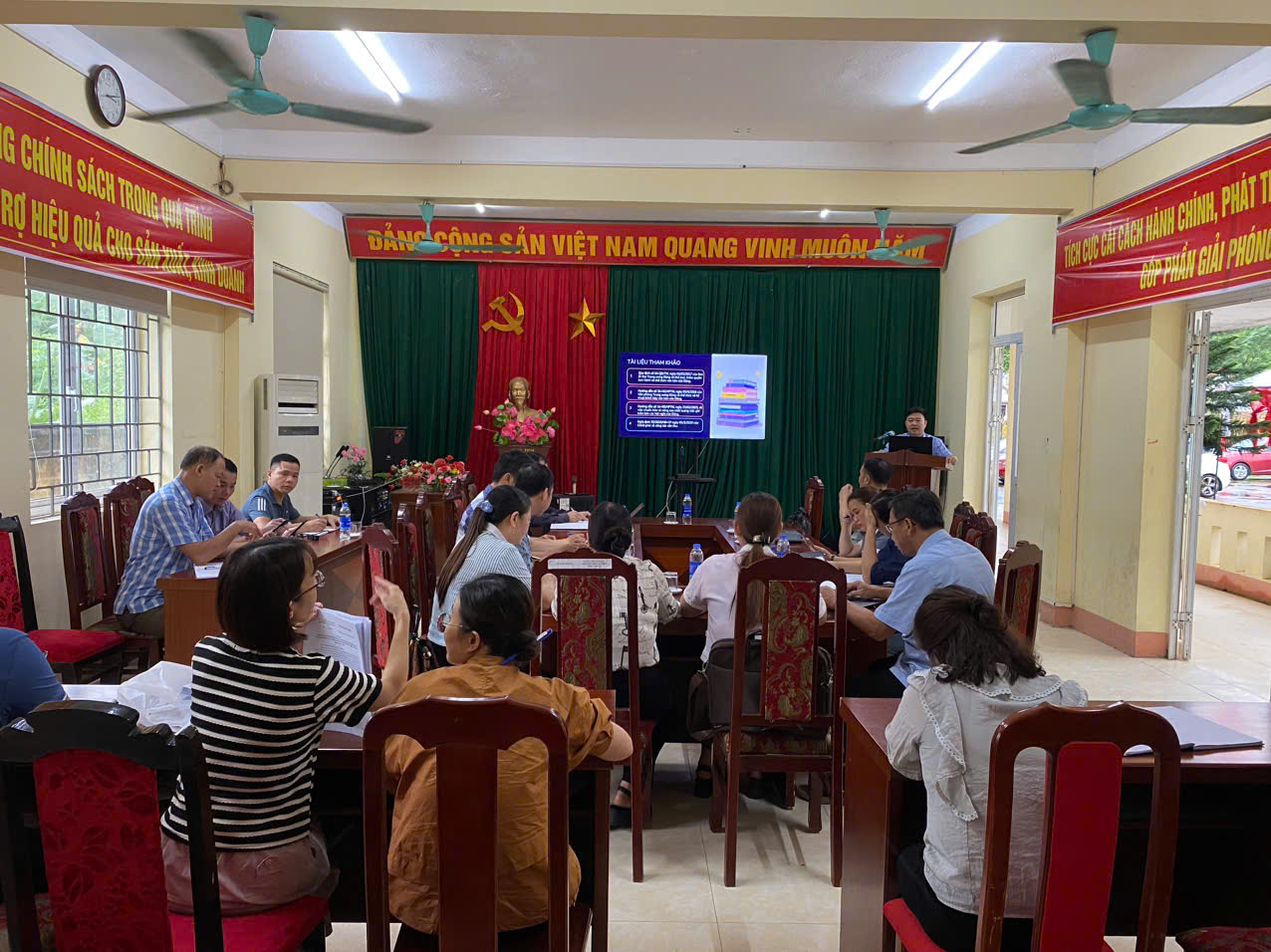 Chi bộ Các Cơ quan Đảng tổ chức sinh hoạt chuyên đề quý III/2025