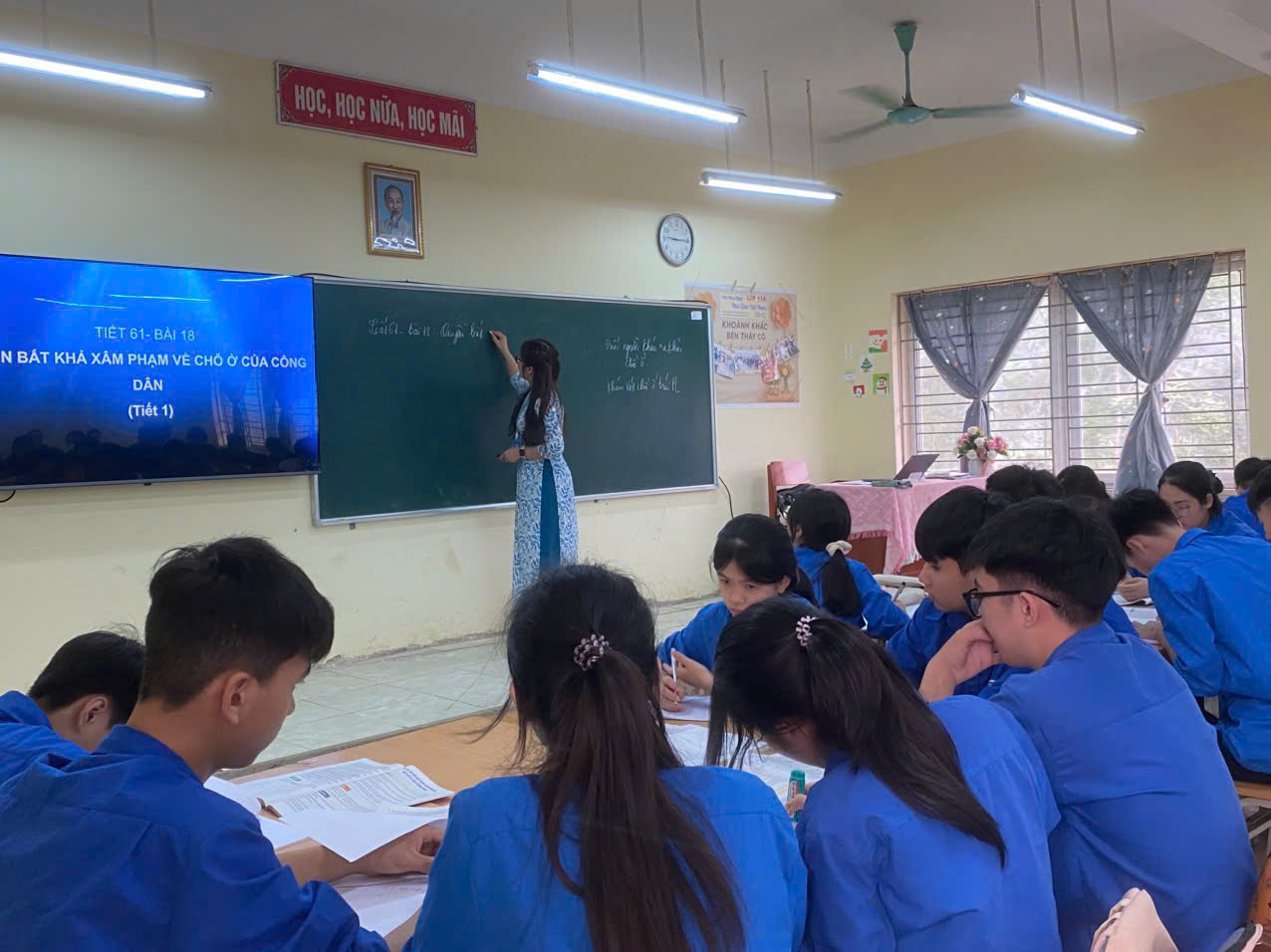Đảng ủy xã Nghĩa Tá thăm lớp, dự giờ và kiểm tra việc triển khai nghị quyết của Đảng tại các trường học trên địa bàn
