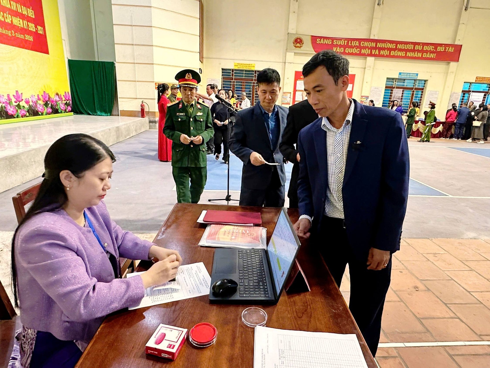 Anh-tin-bai