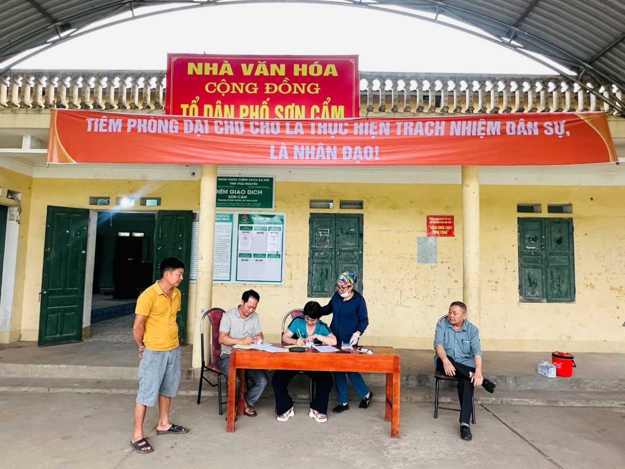 PHƯỜNG QUAN TRIỀU TRIỂN KHAI HIỆU QUẢ CHIẾN DỊCH ĐỒNG KHỞI TIÊM PHÒNG VẮC XIN DẠI CHO ĐÀN CHÓ, MÈO VÀ TIÊM PHÒNG CHO ĐÀN GIA SÚC GIA CẦM ĐỢT I NĂM 2026