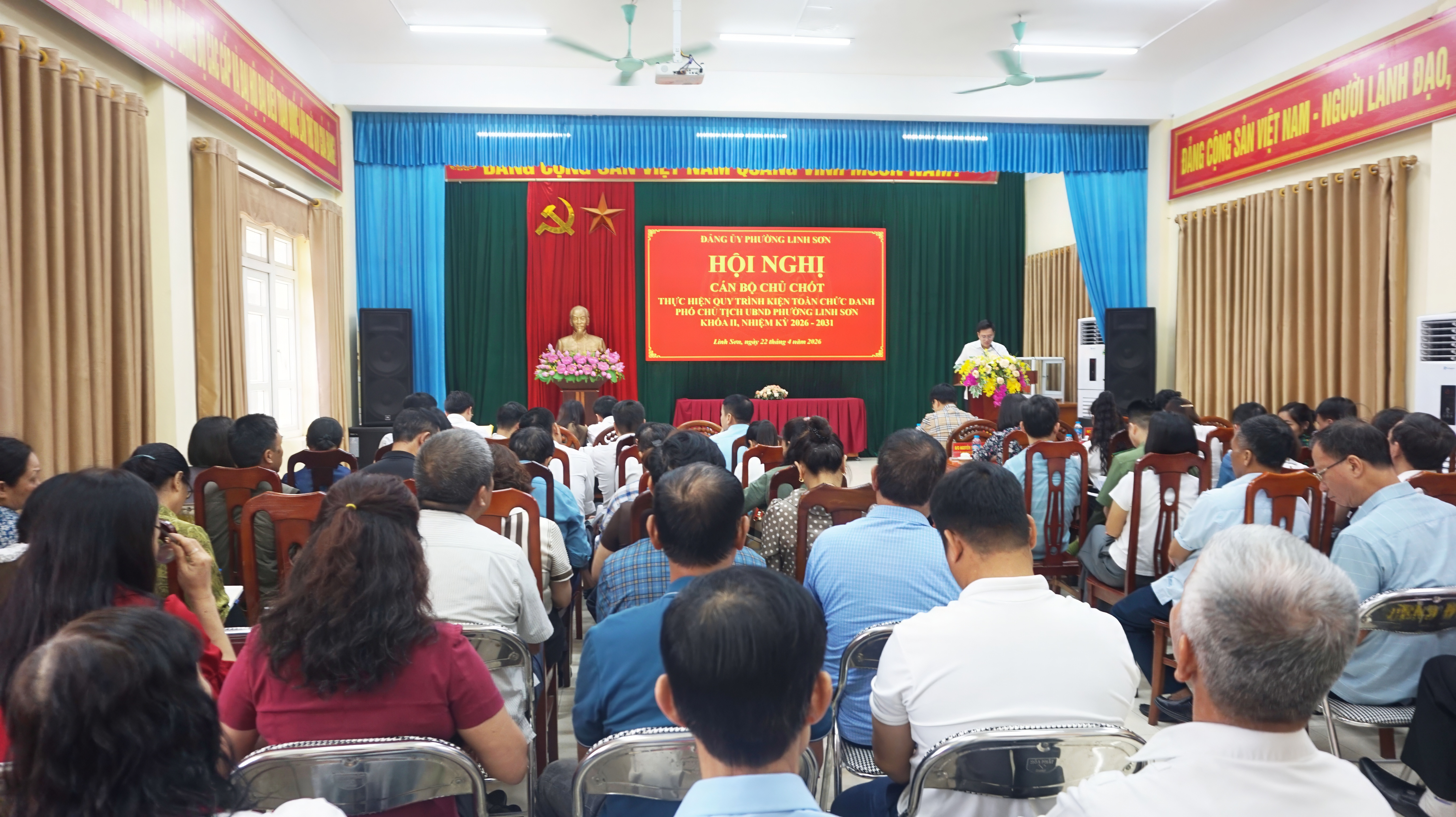 Hội nghị cán bộ chủ chốt thực hiện quy trình về công tác cán bộ.