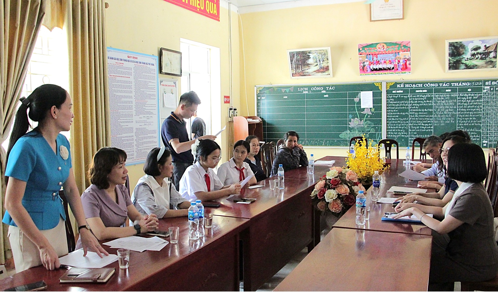 Phường Linh Sơn: Tổ chức chương trình trao học bổng “Trăng Xanh” hỗ trợ học sinh có hoàn cảnh khó khăn.