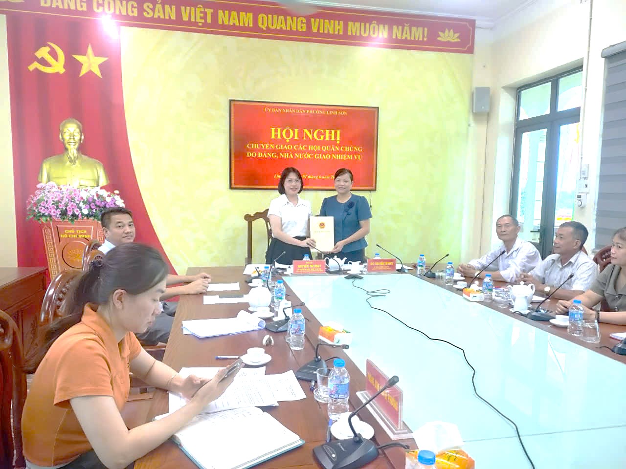 Hội nghị chuyển giao các Hội quần chúng do Đảng, Nhà nước giao nhiệm vụ.