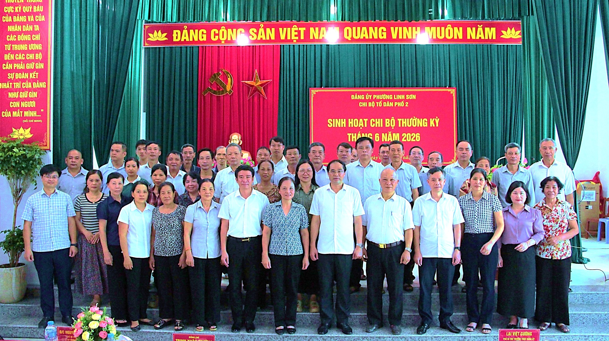 Đồng chí Bí thư Tỉnh ủy Thái Nguyên dự sinh hoạt chi bộ tại Chi bộ Tổ dân phố 2, Đảng bộ phường Linh Sơn.