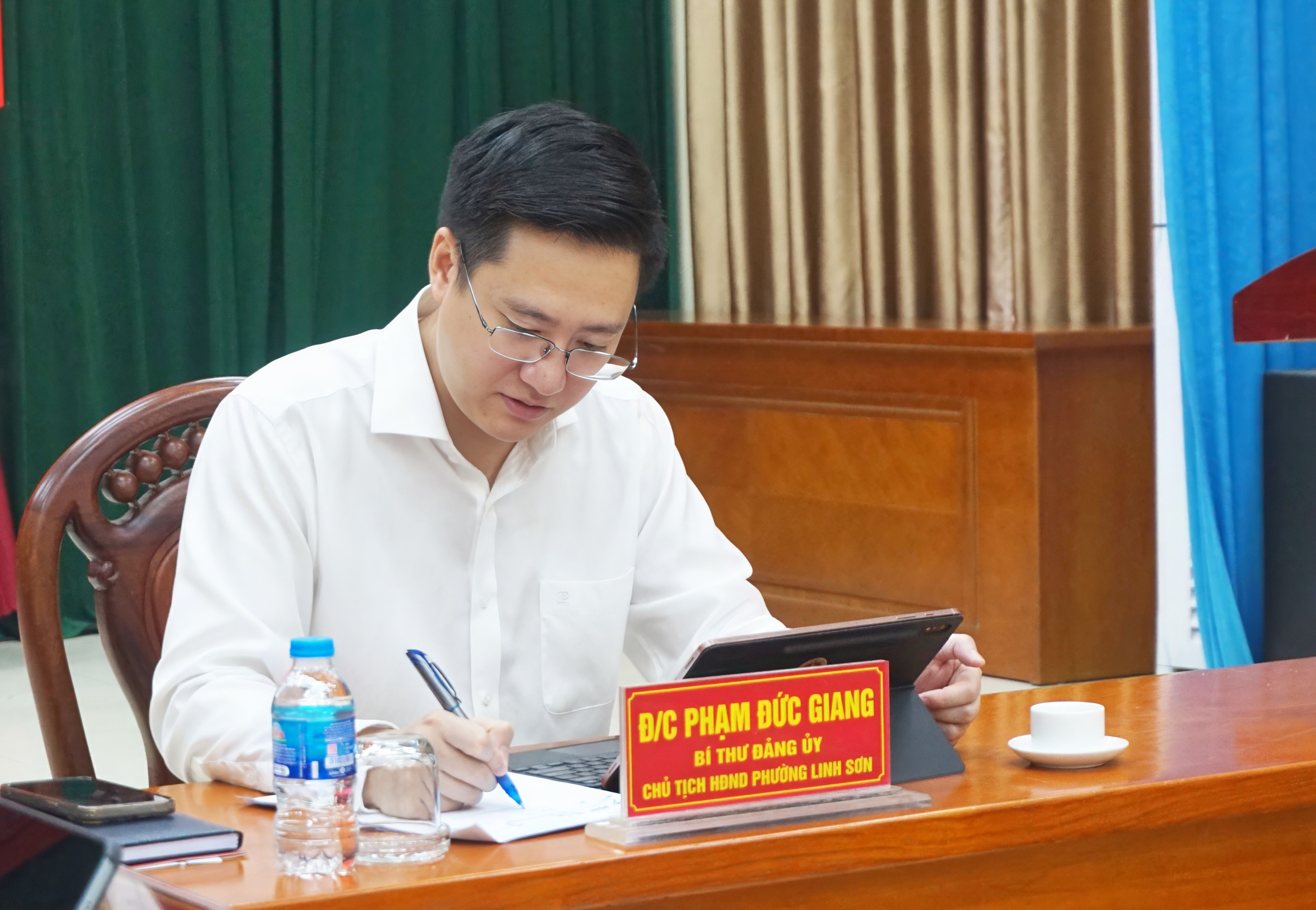 Anh-tin-bai