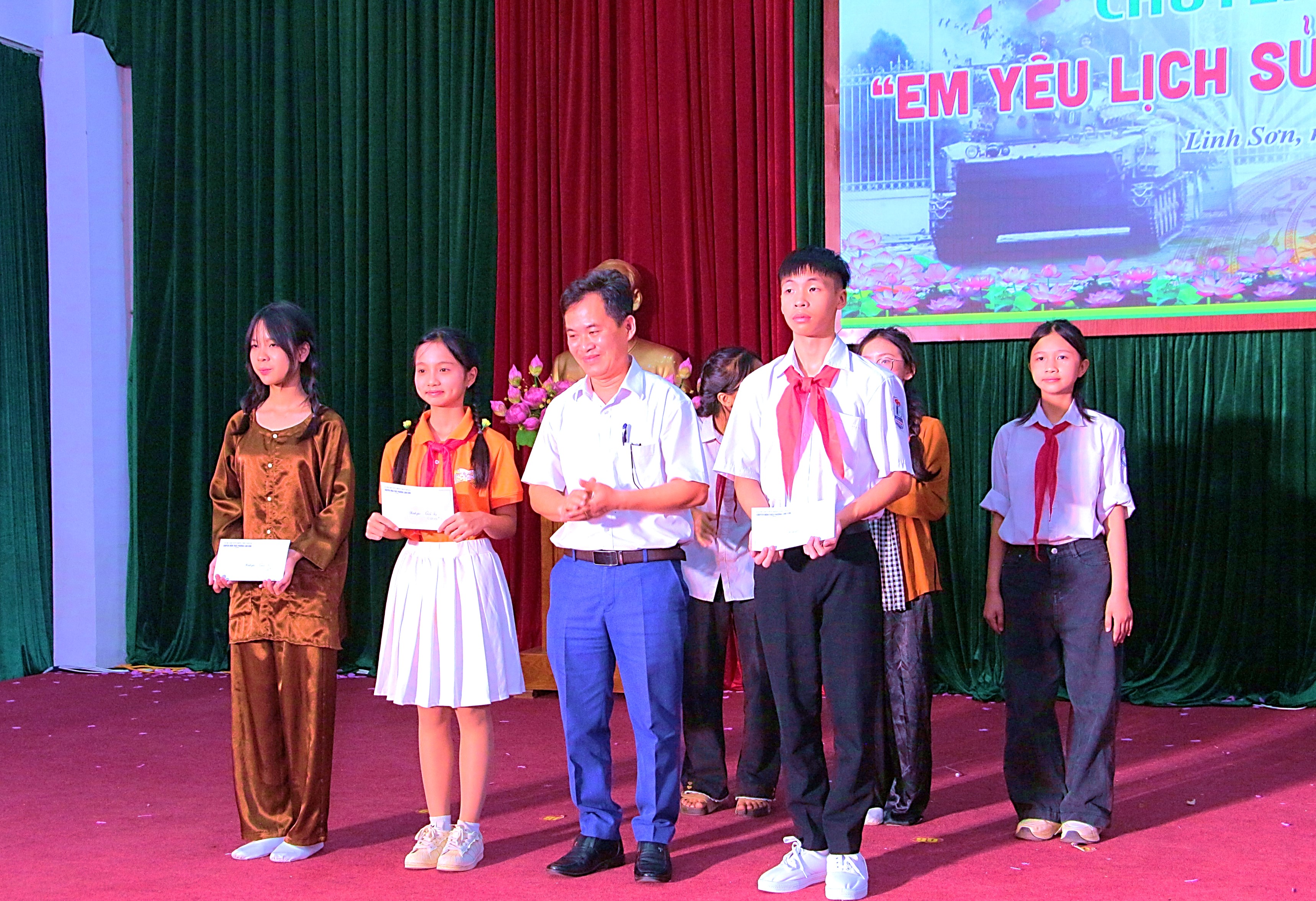 Anh-tin-bai