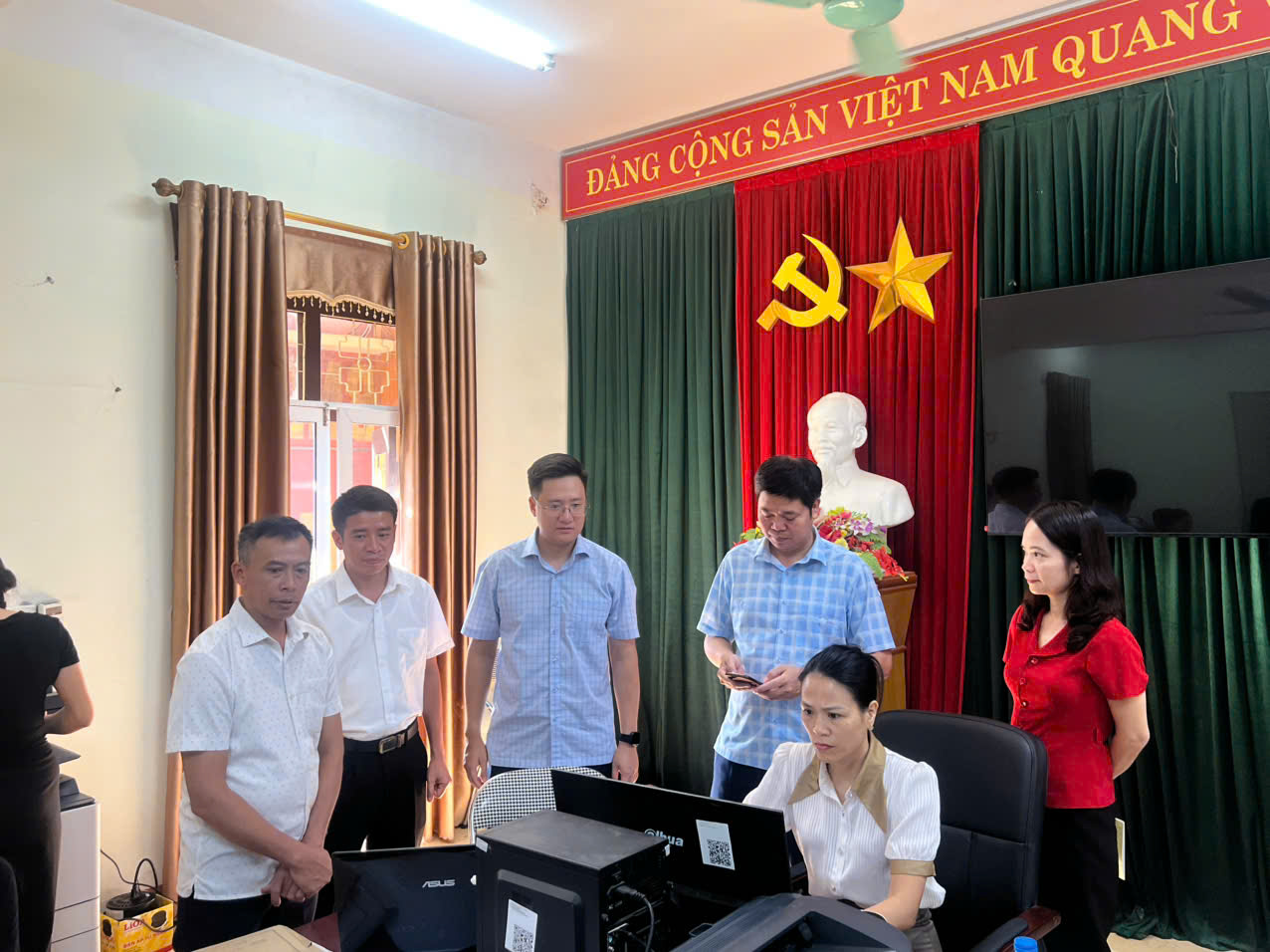 Anh-tin-bai
