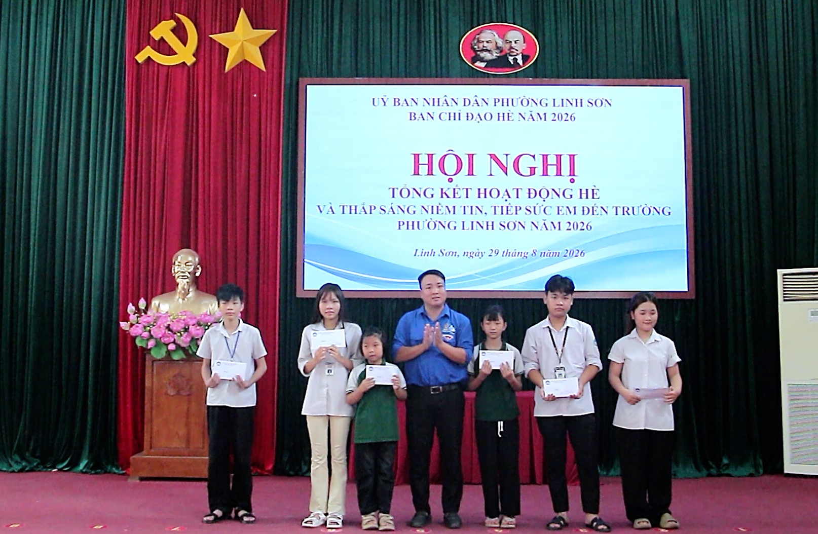 Anh-tin-bai