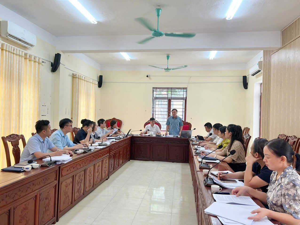 Hai ban Văn hóa - Xã hội, Ban Kinh tế - Ngân sách phường Tích Lương thực hiện công tác thẩm tra chuẩn bị tại Kỳ họp thứ Ba HĐND phường Tích Lương nhiệm kỳ 2021-2026