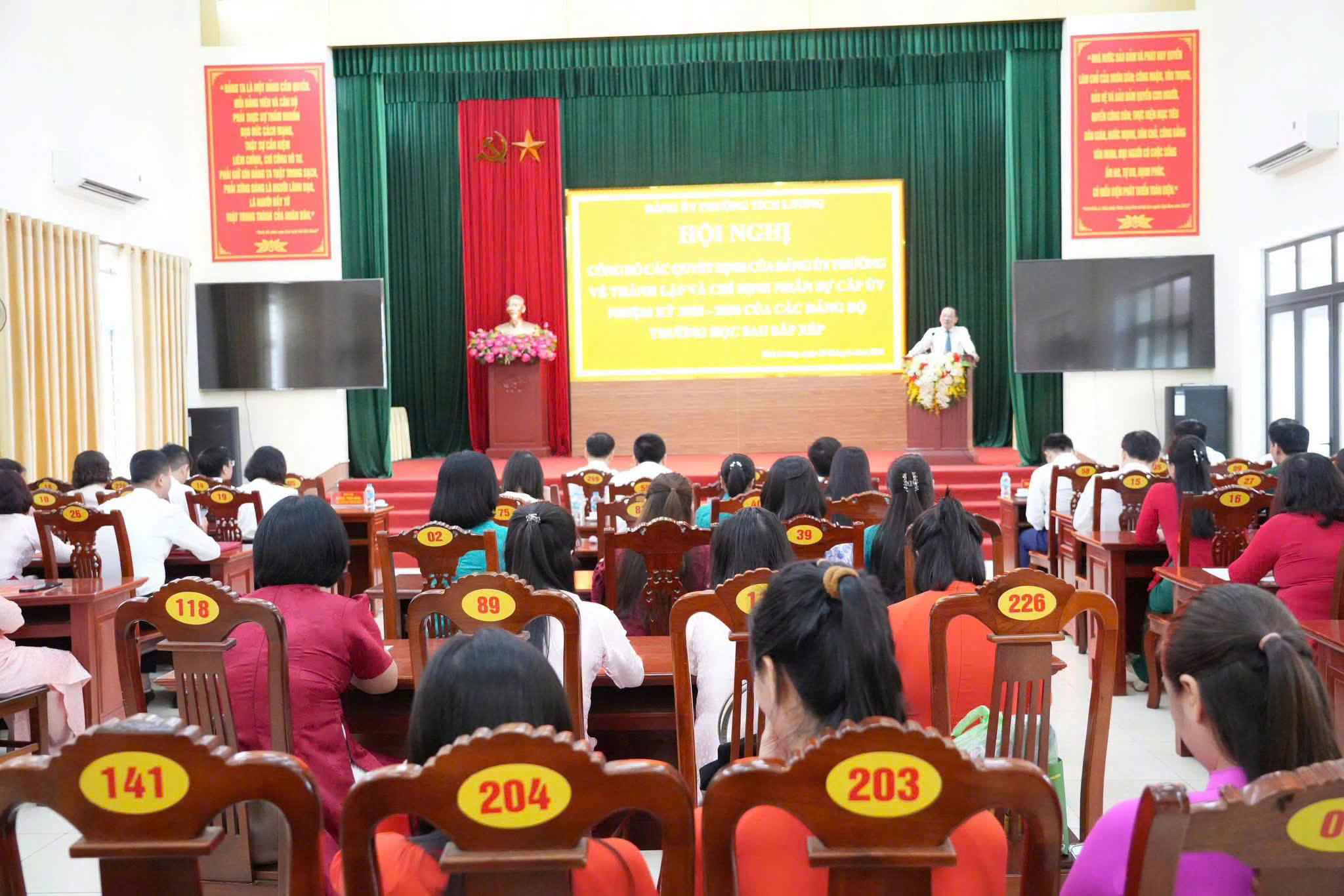 Phường Tích Lương công bố các quyết định thành lập và kiện toàn cấp ủy các Đảng bộ trường học sau sắp xếp