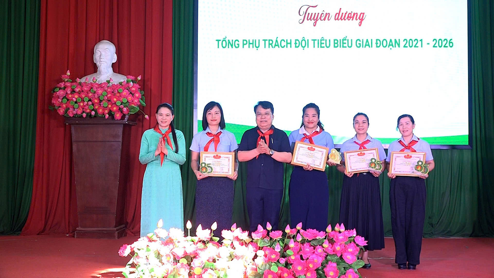 Anh-tin-bai