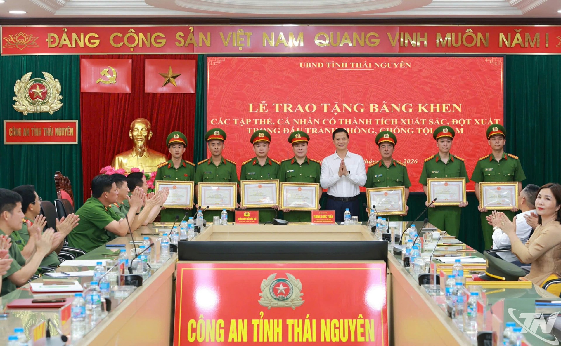 Anh-tin-bai